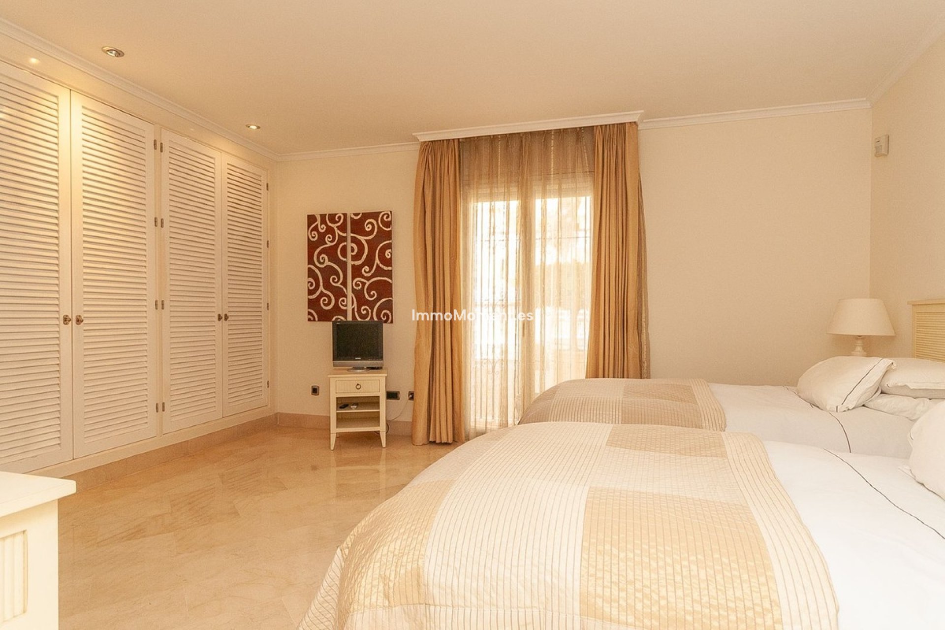 Resale - Apartment - Marbella - Elviria