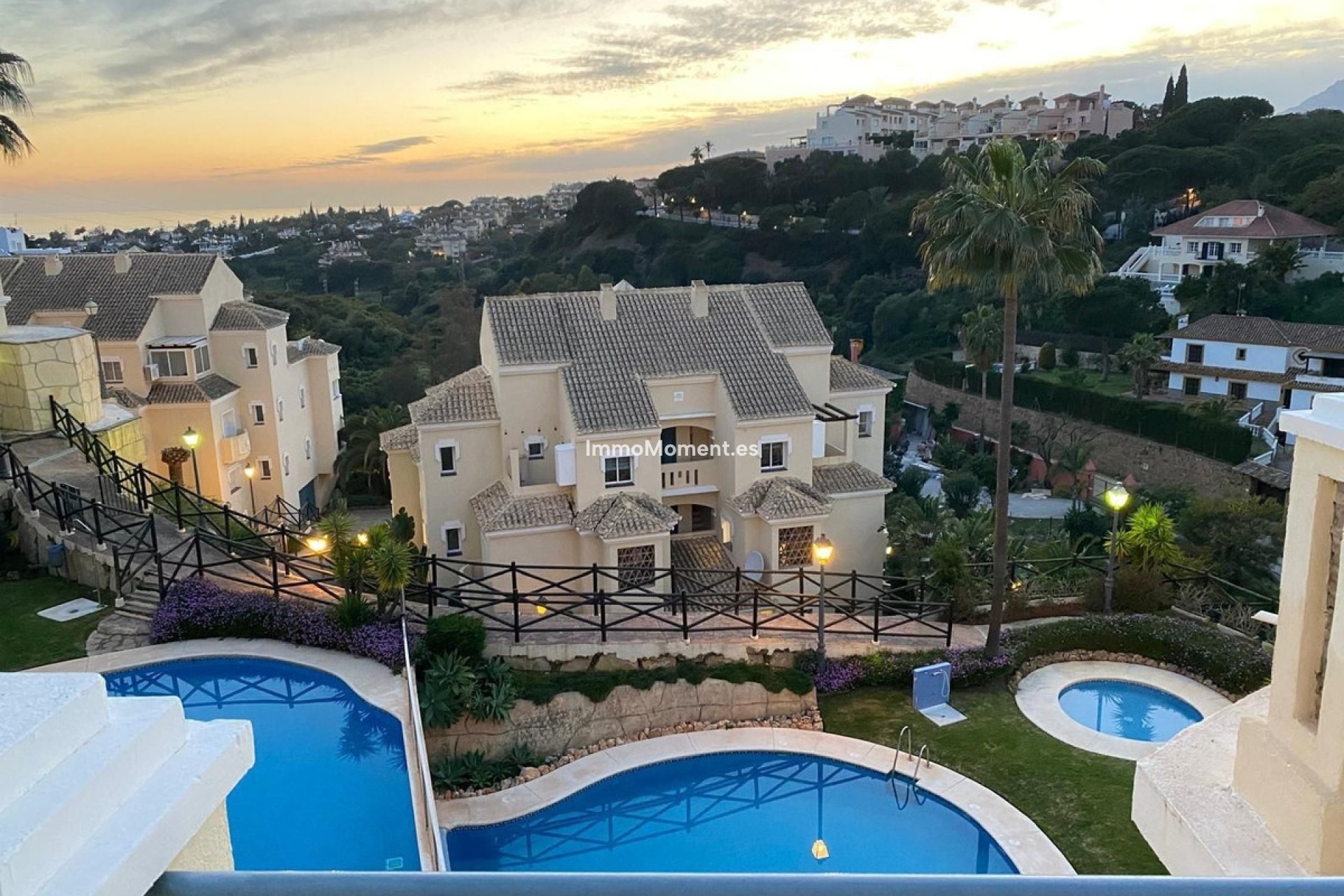 Resale - Apartment - Marbella - Elviria