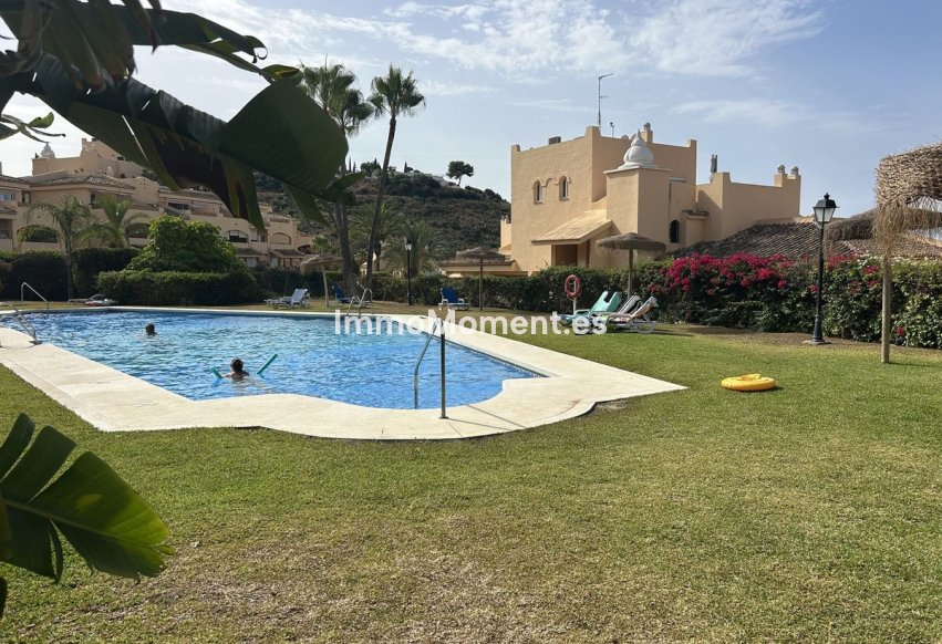 Resale - Apartment - Marbella - Elviria