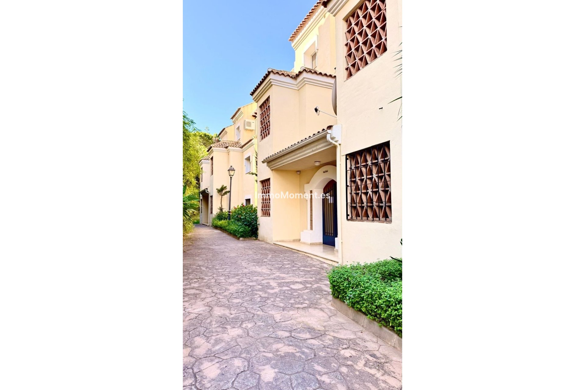 Resale - Apartment - Marbella - Elviria