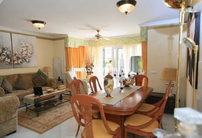 Resale - Apartment - Marbella - Elviria