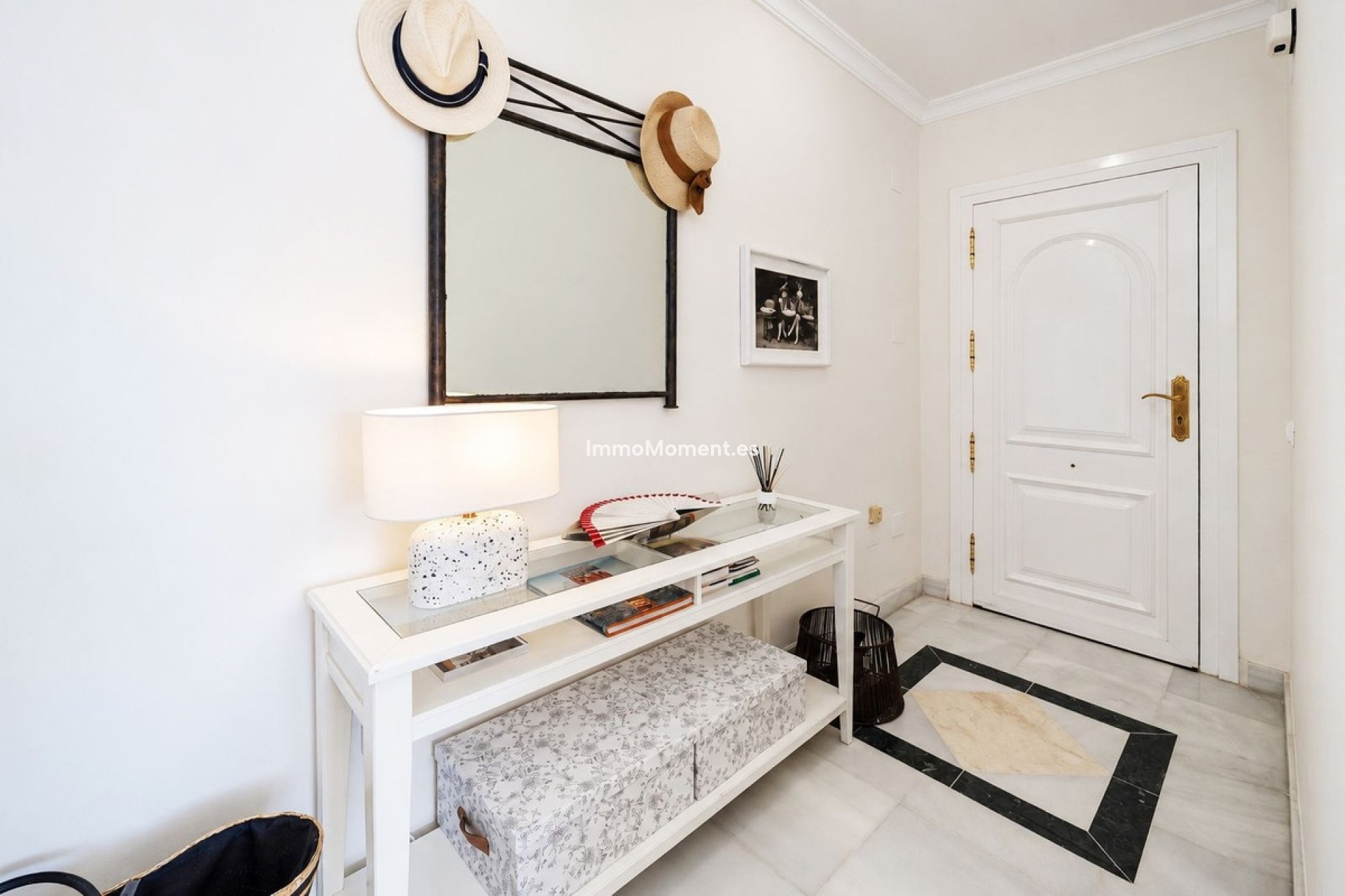 Resale - Apartment - Marbella - Elviria