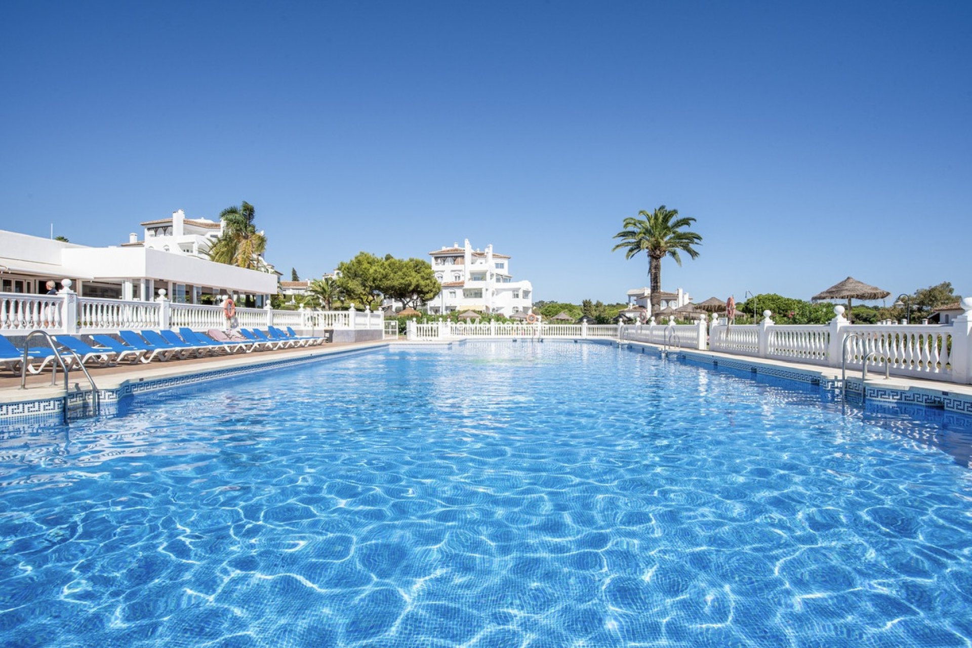 Resale - Apartment - Marbella - Elviria