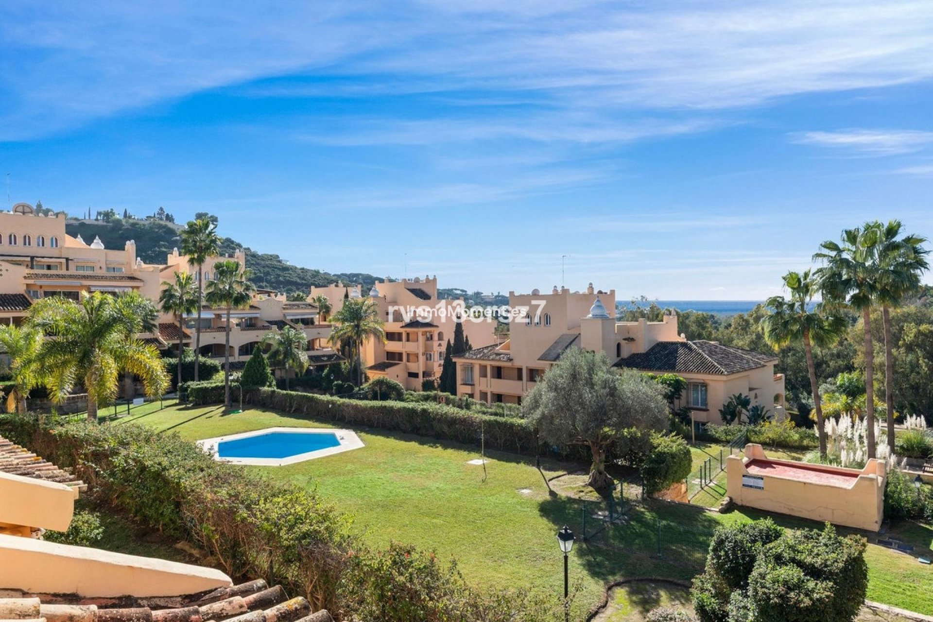 Resale - Apartment - Marbella - Elviria