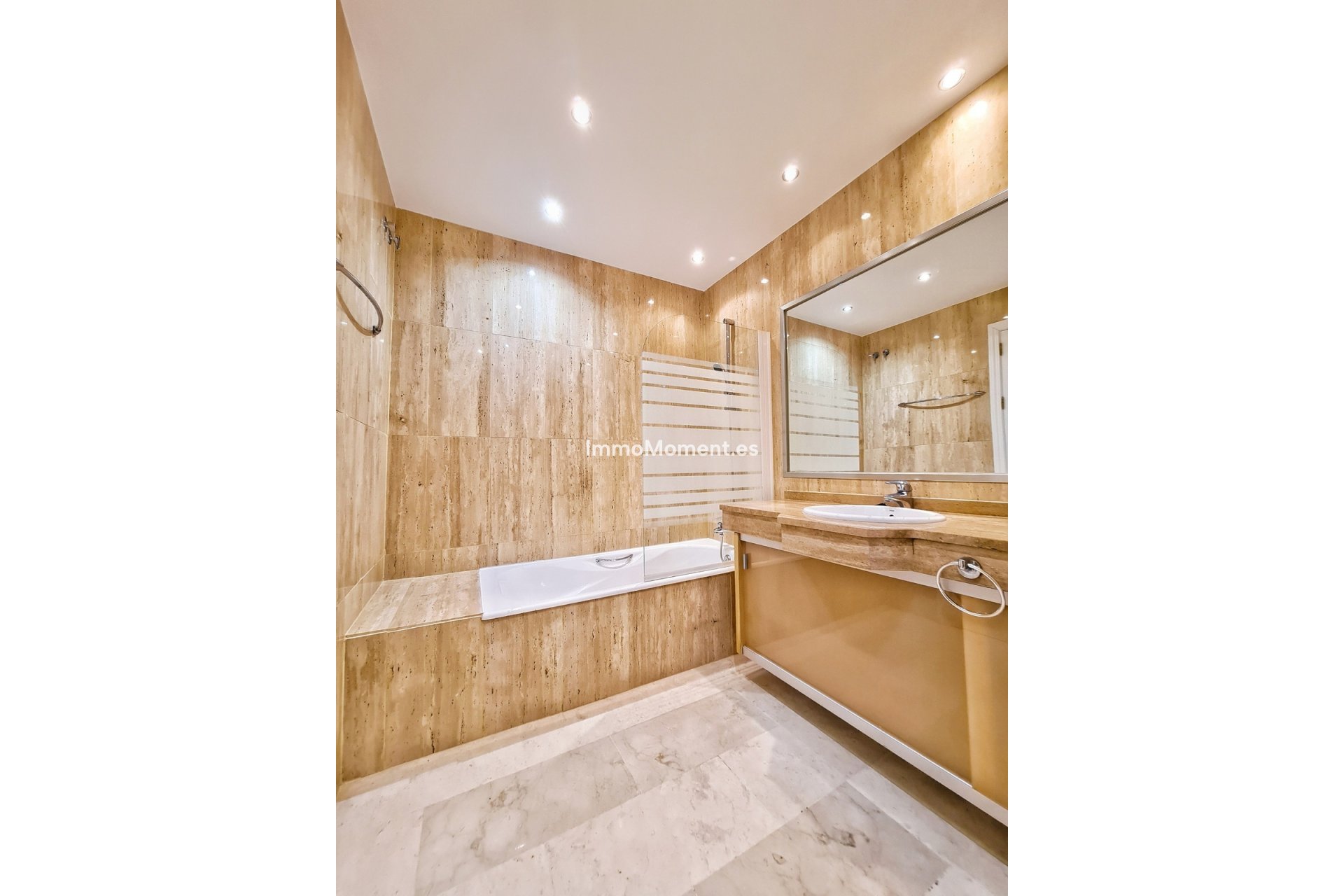 Resale - Apartment - Marbella - Elviria