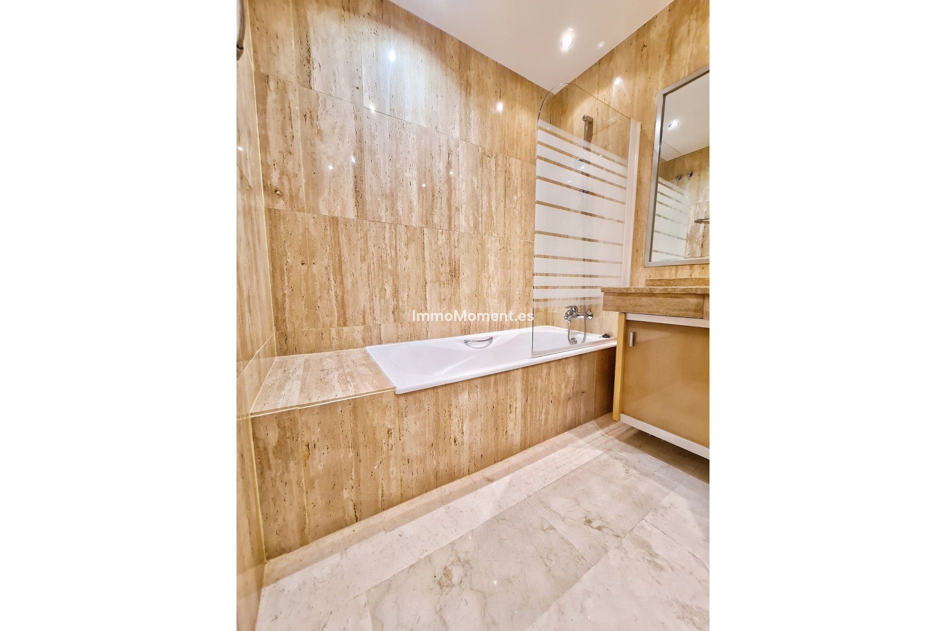 Resale - Apartment - Marbella - Elviria