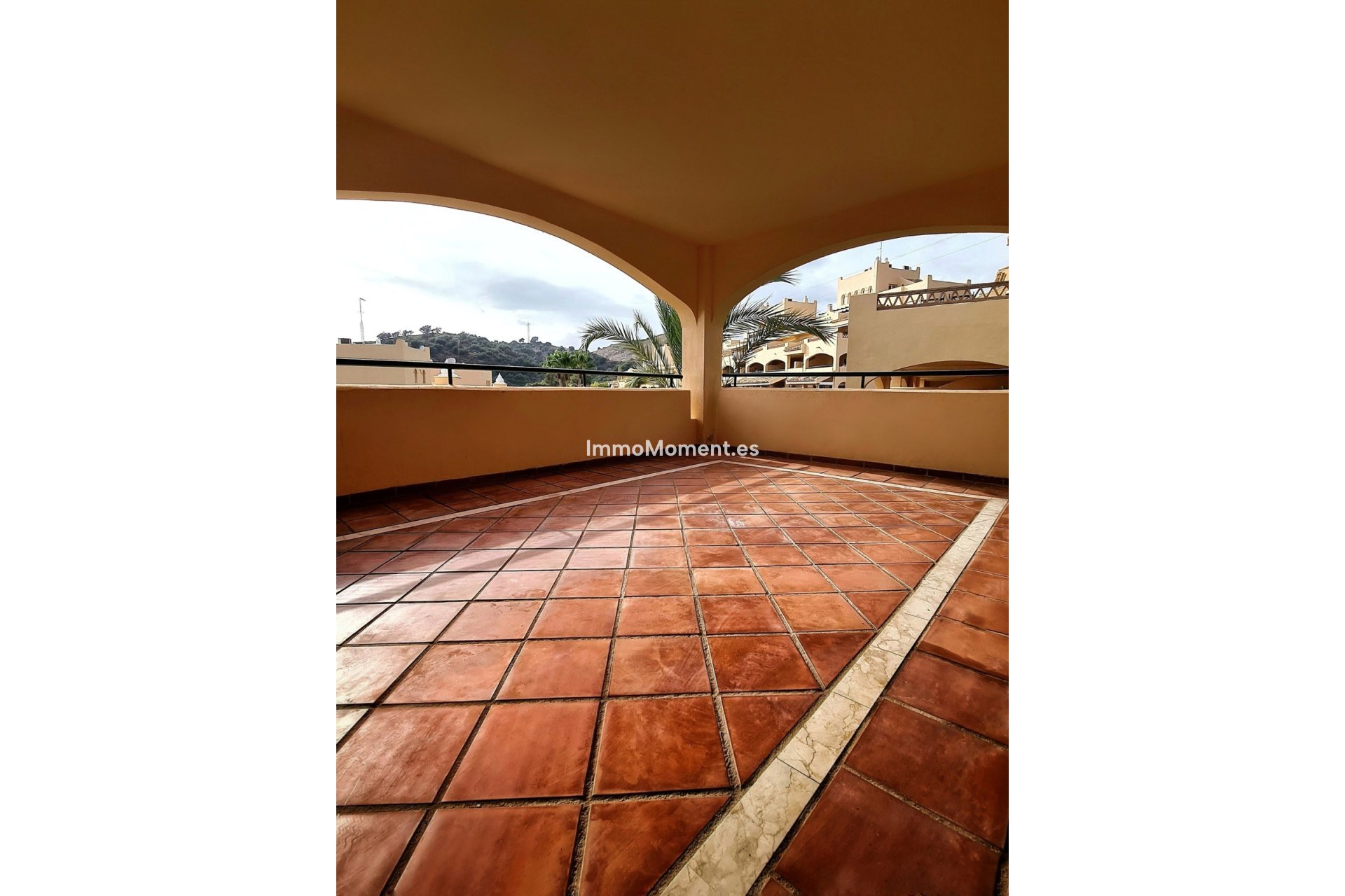 Resale - Apartment - Marbella - Elviria