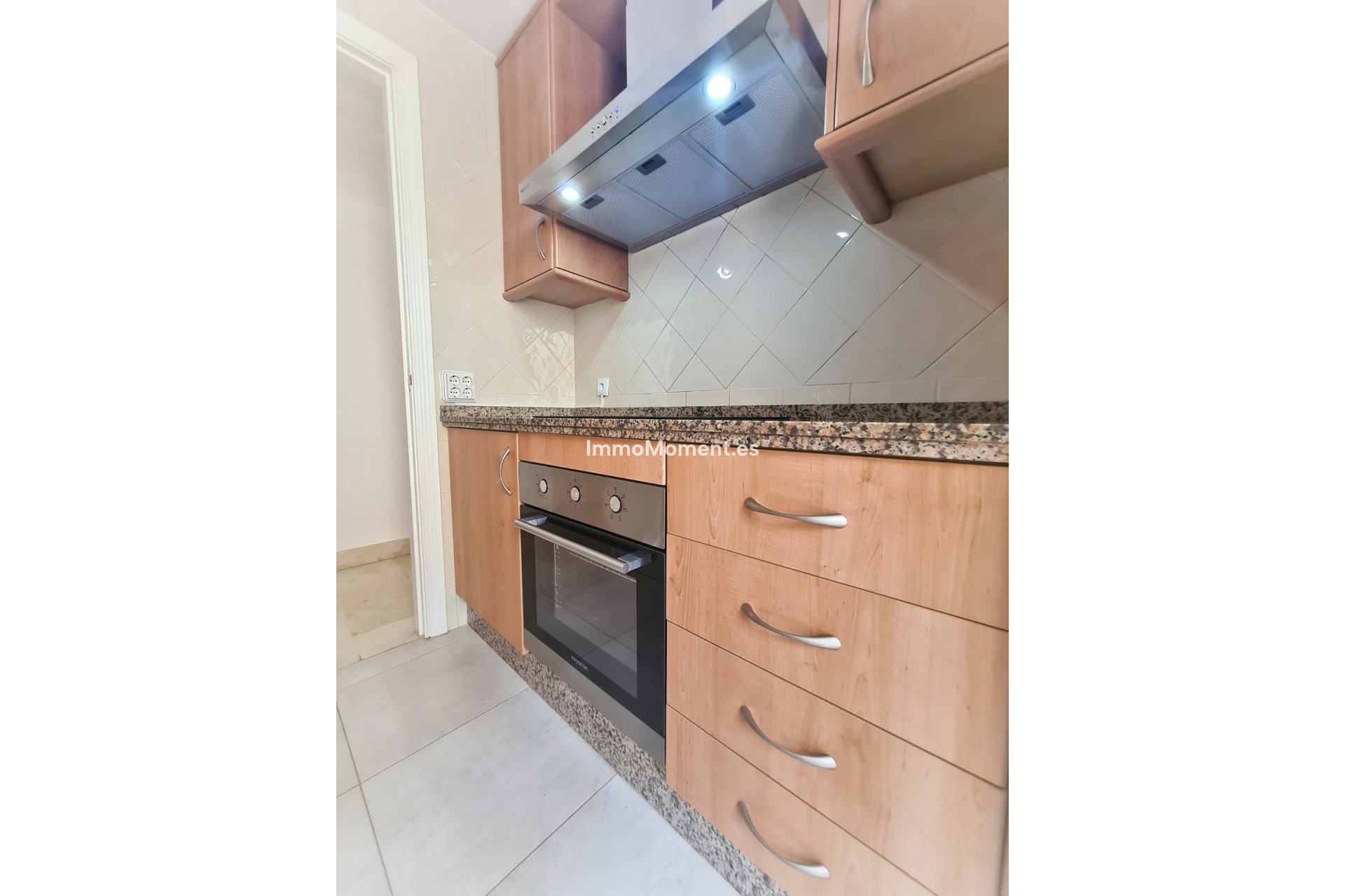 Resale - Apartment - Marbella - Elviria