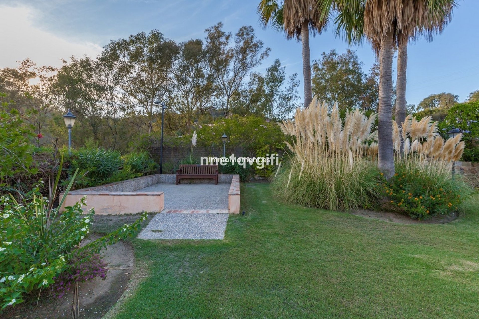 Resale - Apartment - Marbella - Elviria