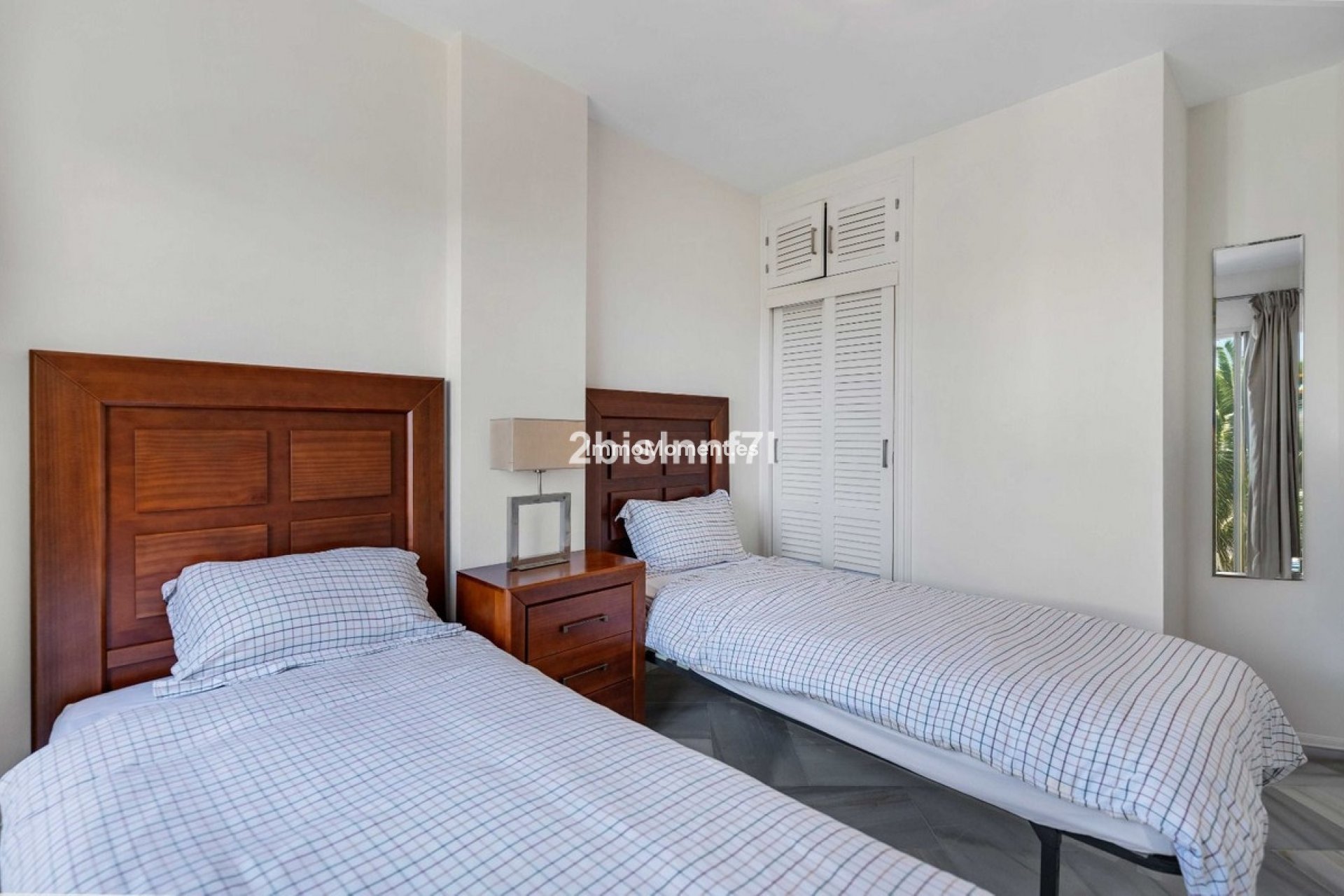 Resale - Apartment - Marbella - Elviria