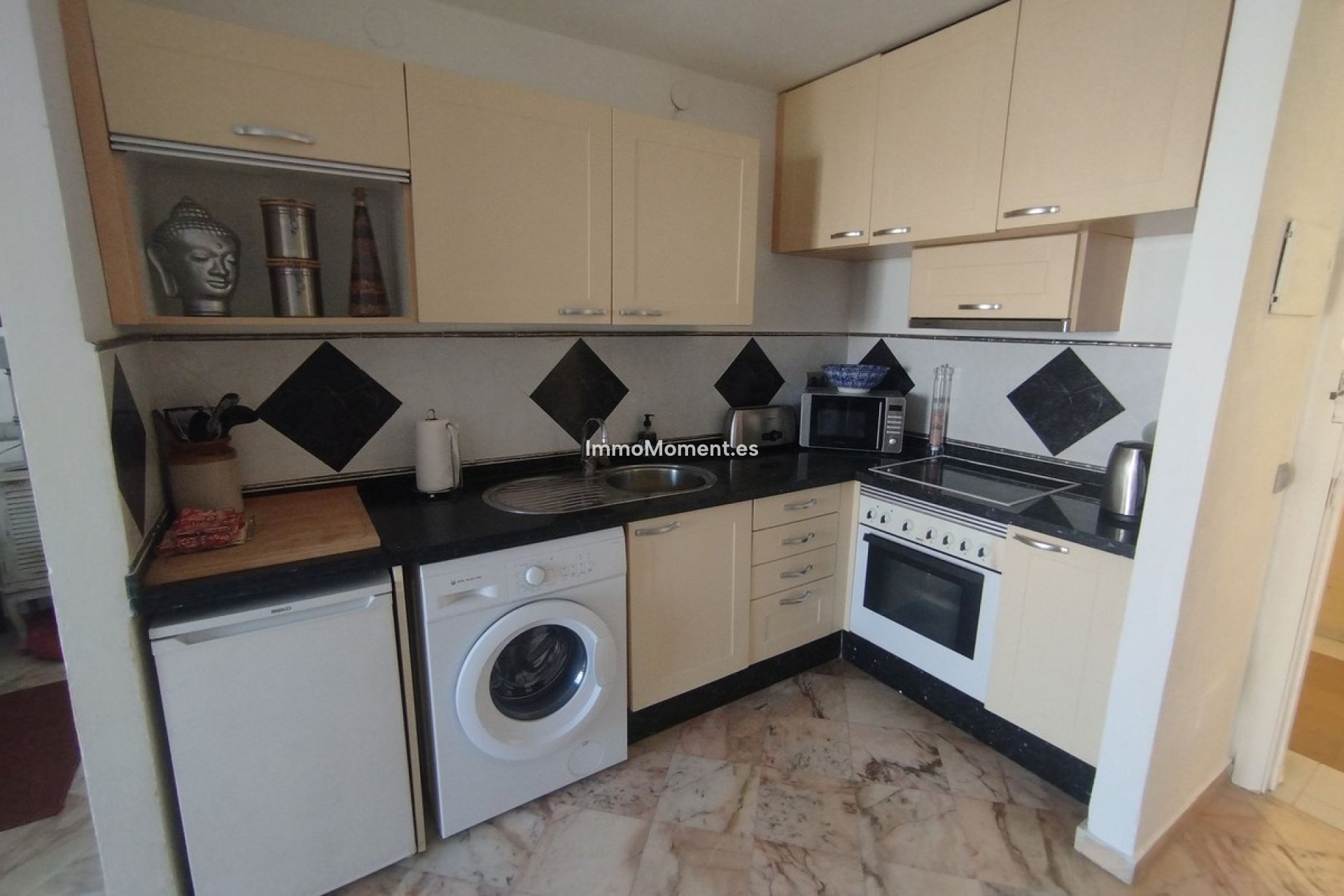 Resale - Apartment - Marbella - Elviria