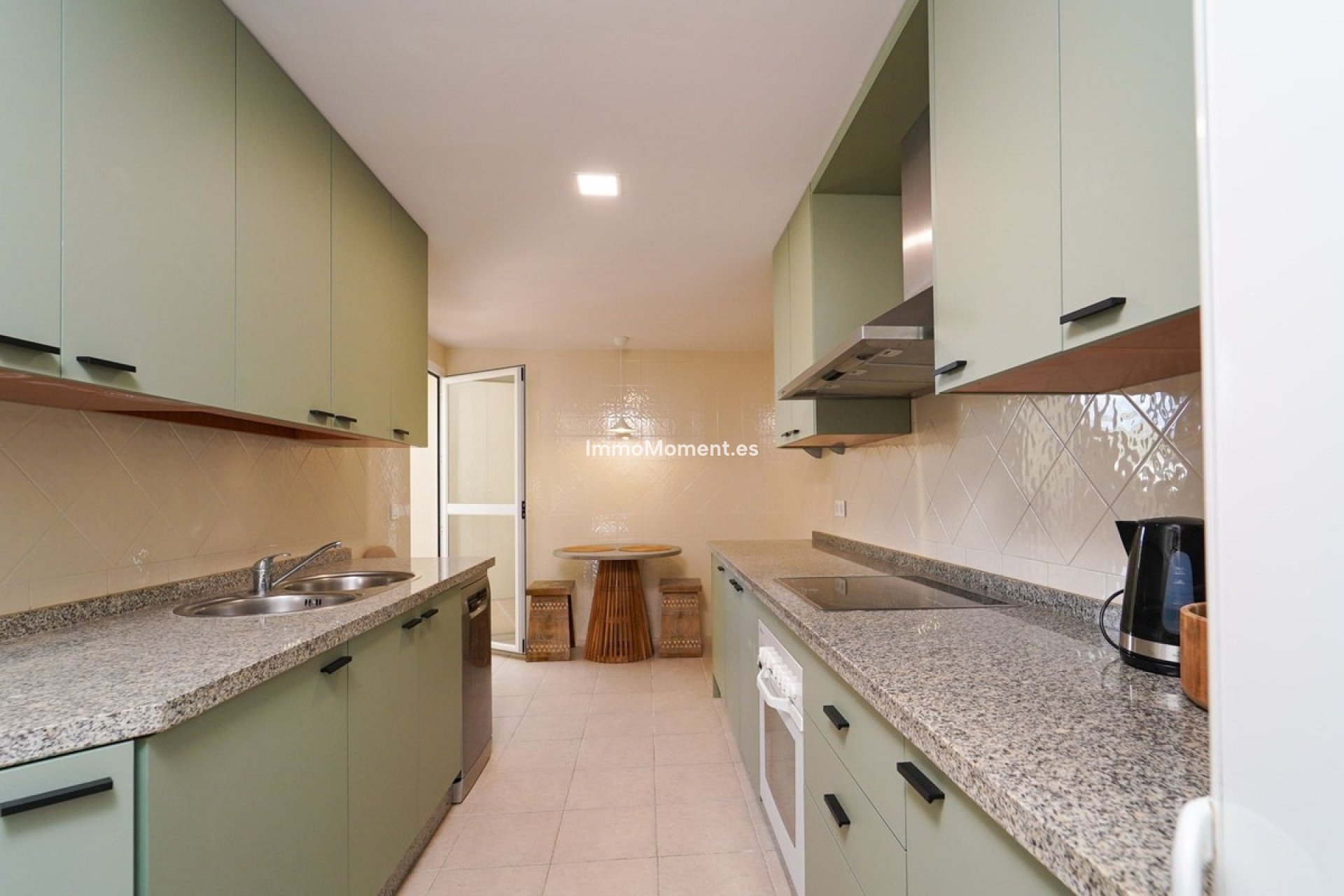 Resale - Apartment - Marbella - Elviria