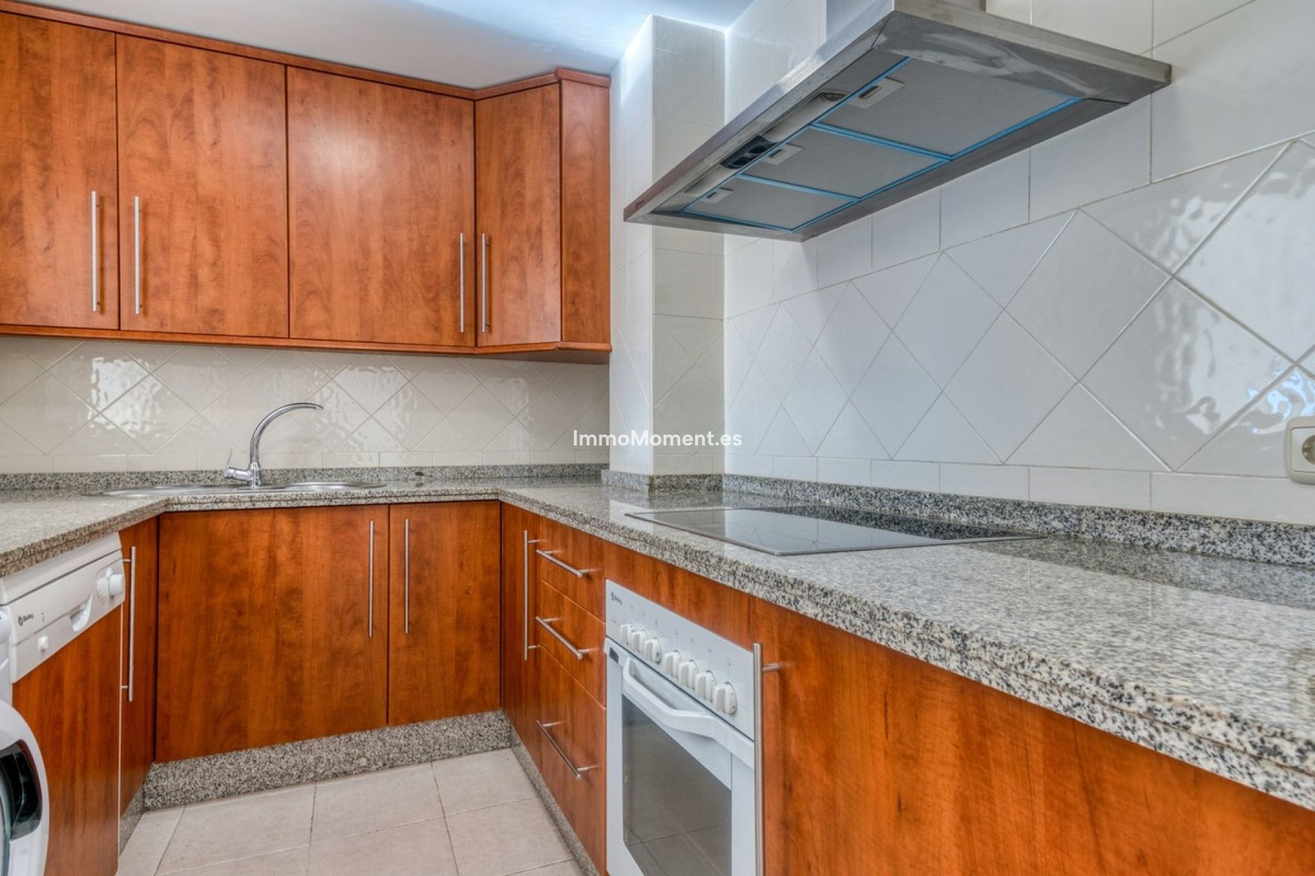 Resale - Apartment - Marbella - Elviria