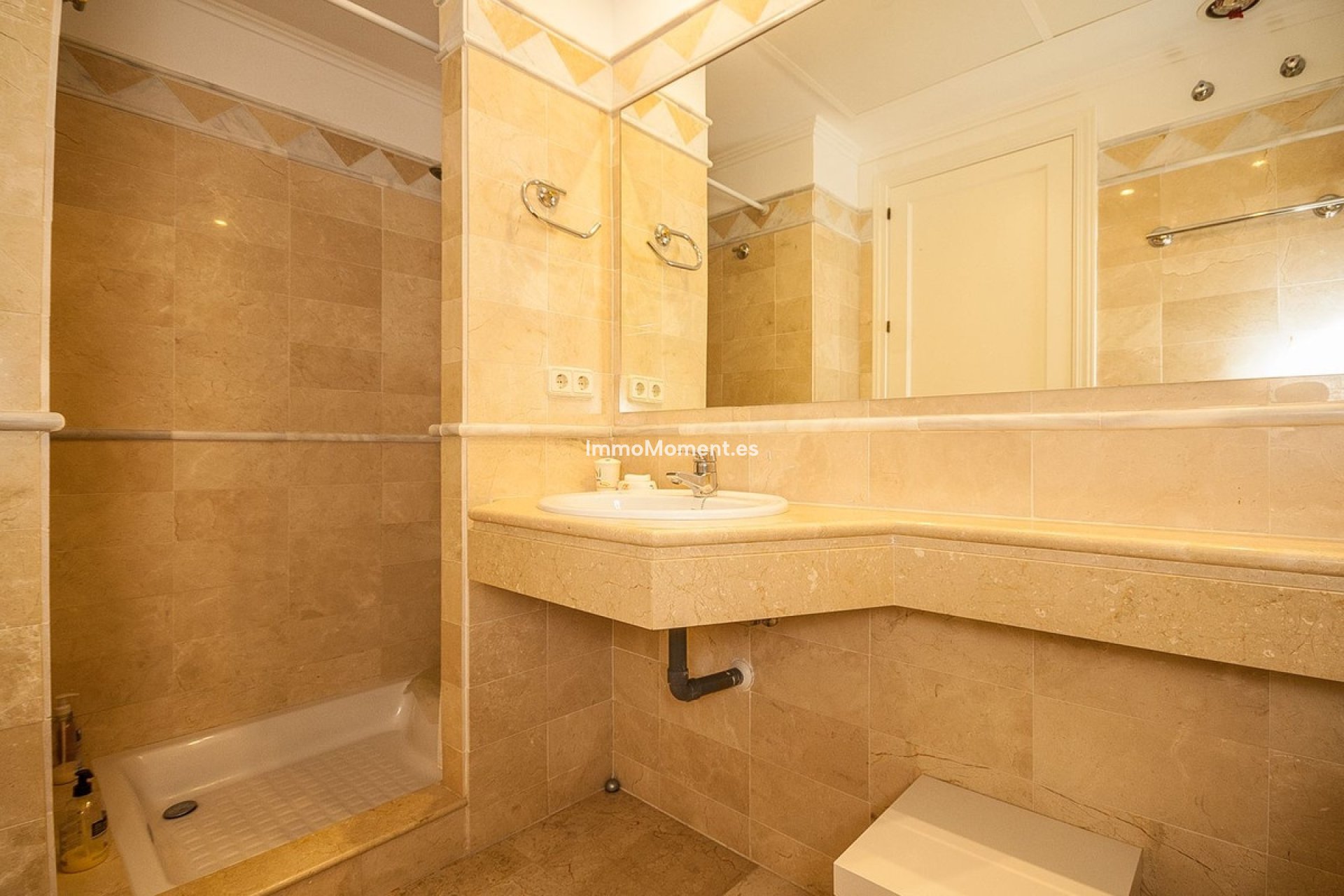 Resale - Apartment - Marbella - Elviria