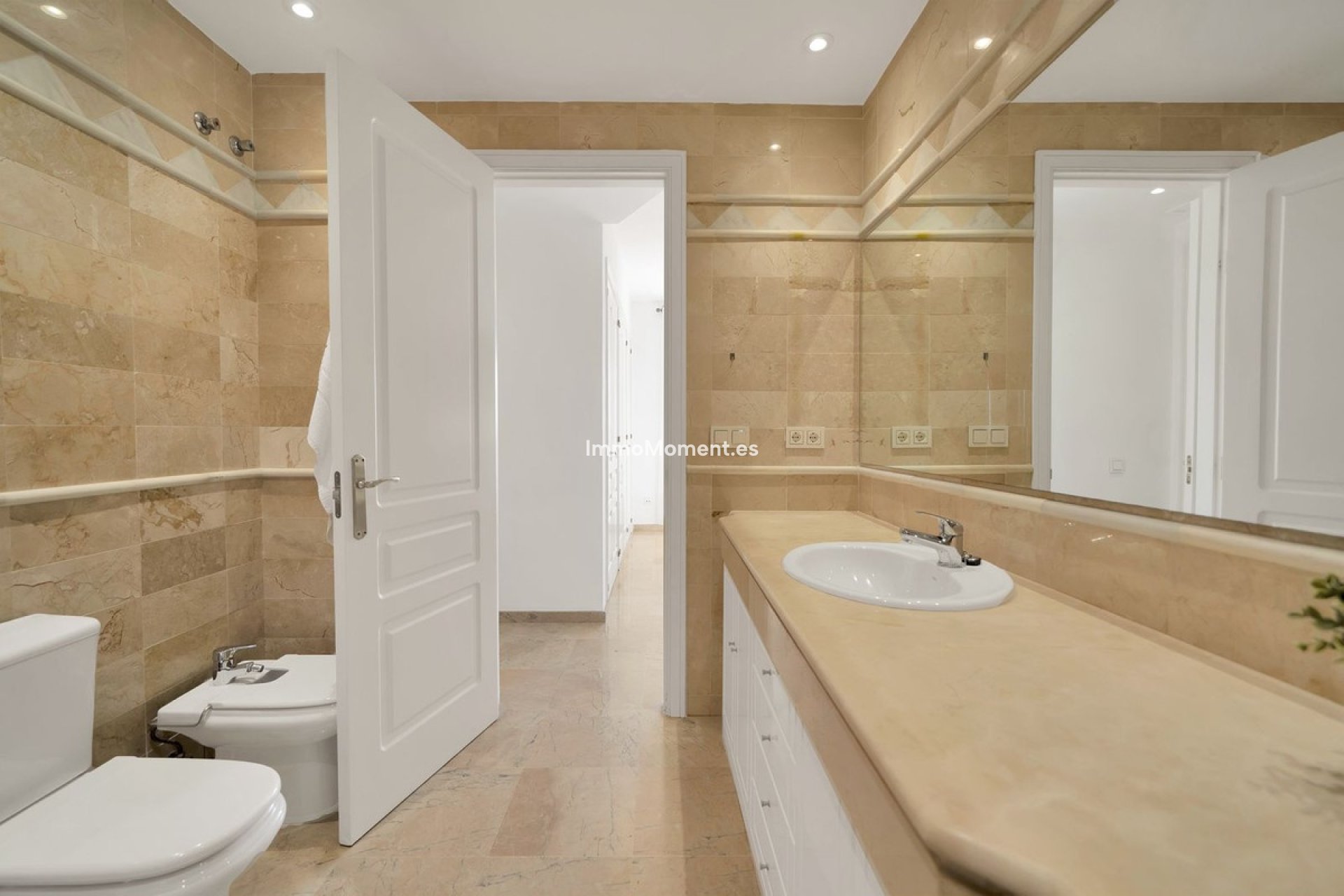 Resale - Apartment - Marbella - Elviria