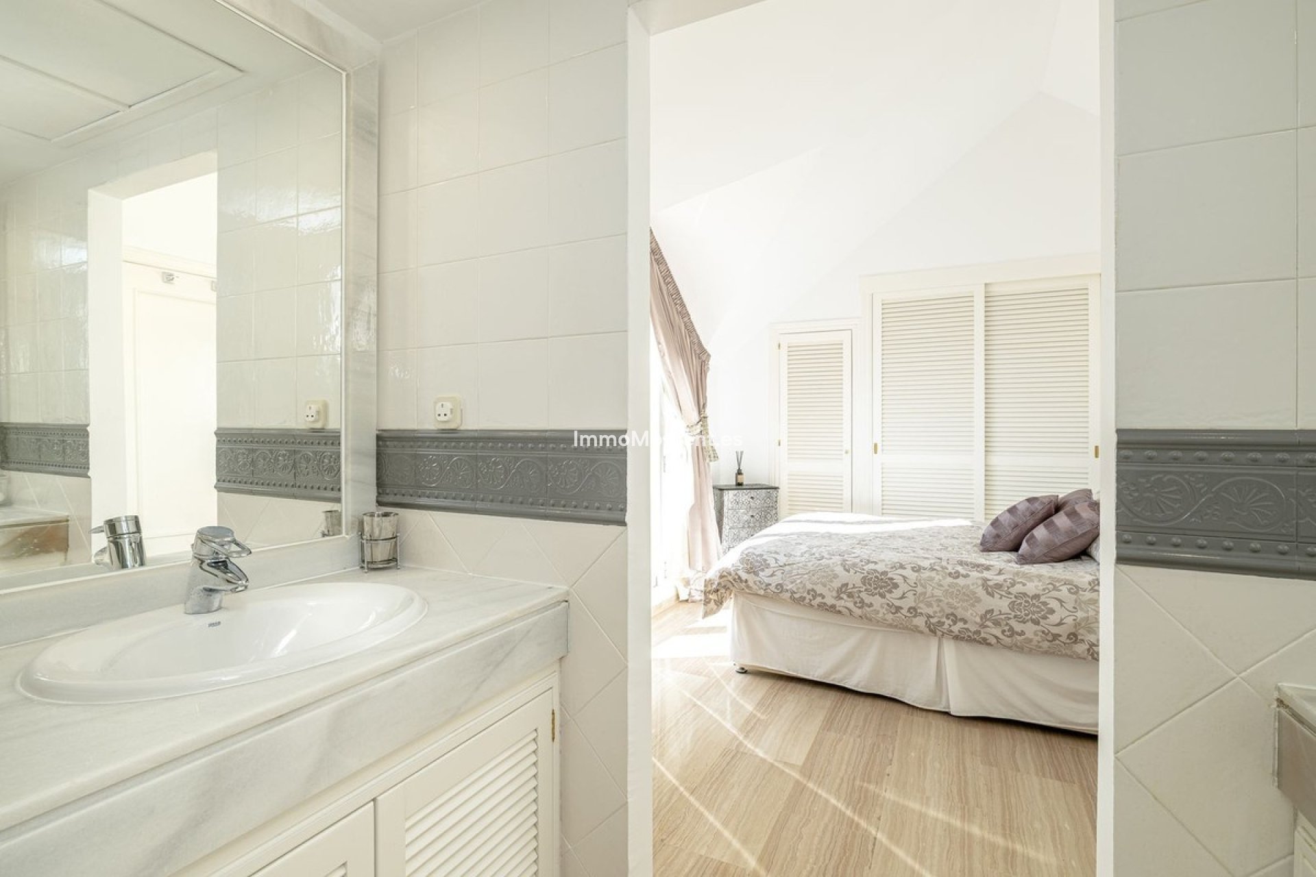 Resale - Apartment - Marbella - Elviria