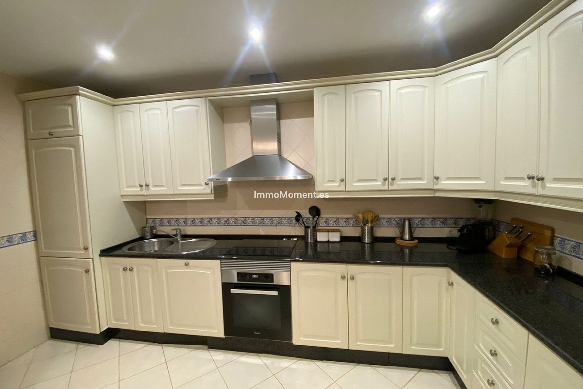 Resale - Apartment - Marbella - Elviria