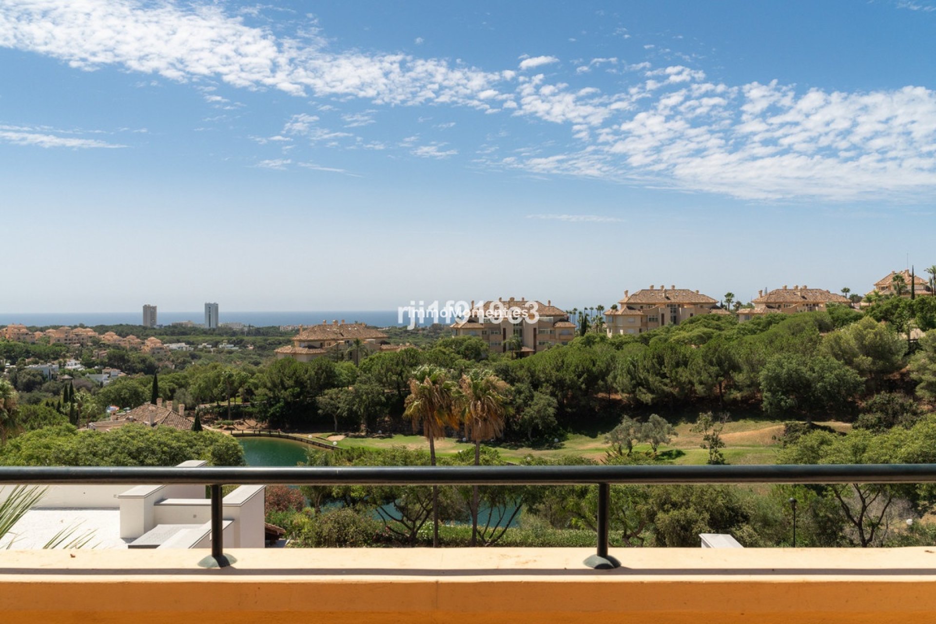 Resale - Apartment - Marbella - Elviria