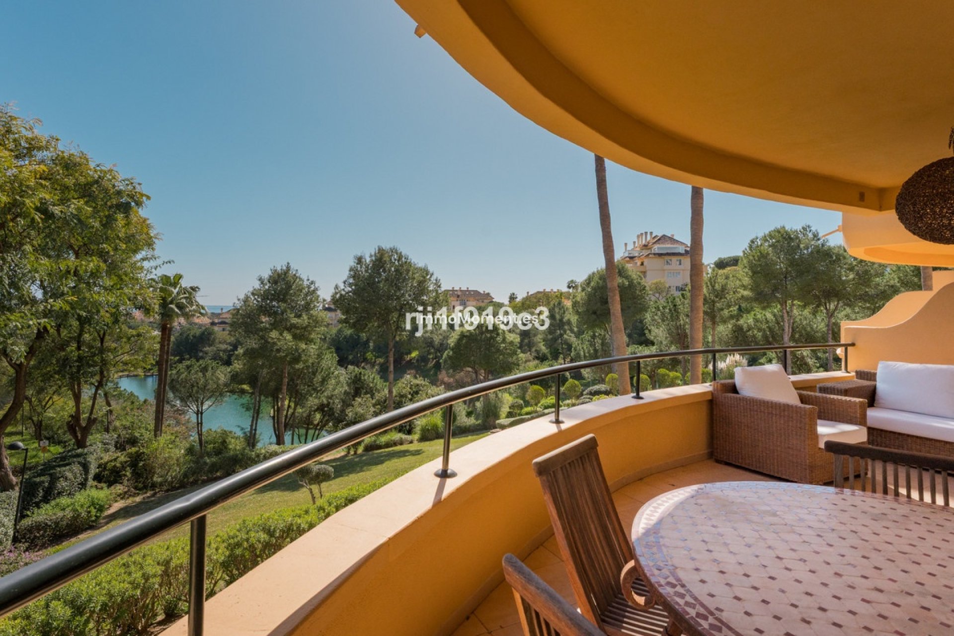 Resale - Apartment - Marbella - Elviria