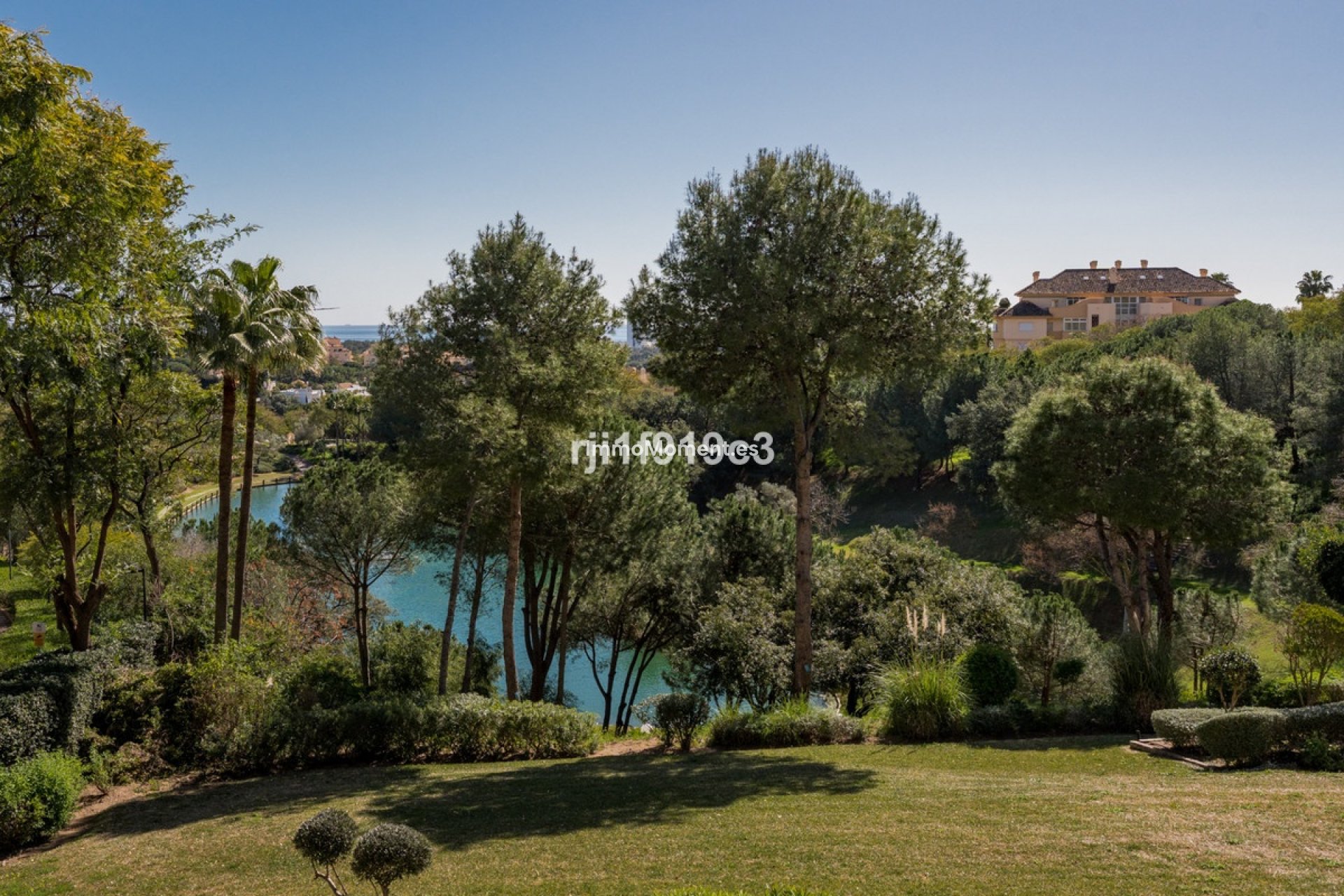 Resale - Apartment - Marbella - Elviria
