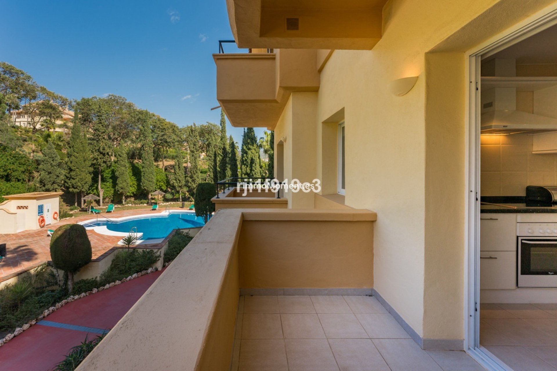 Resale - Apartment - Marbella - Elviria