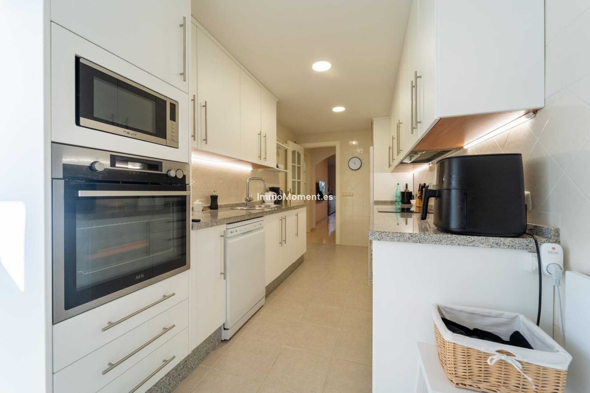 Resale - Apartment - Marbella - Elviria