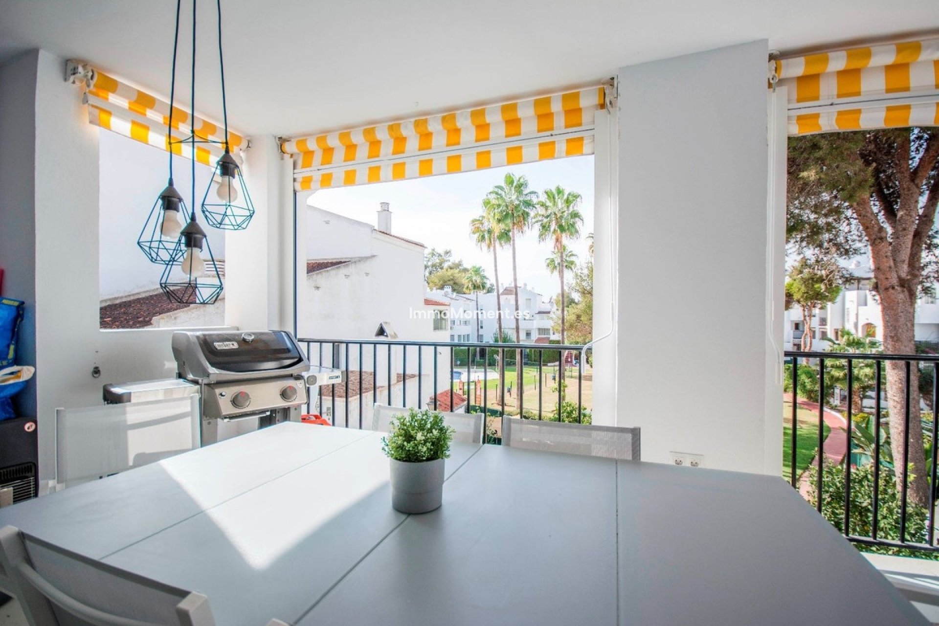 Resale - Apartment - Marbella - Elviria