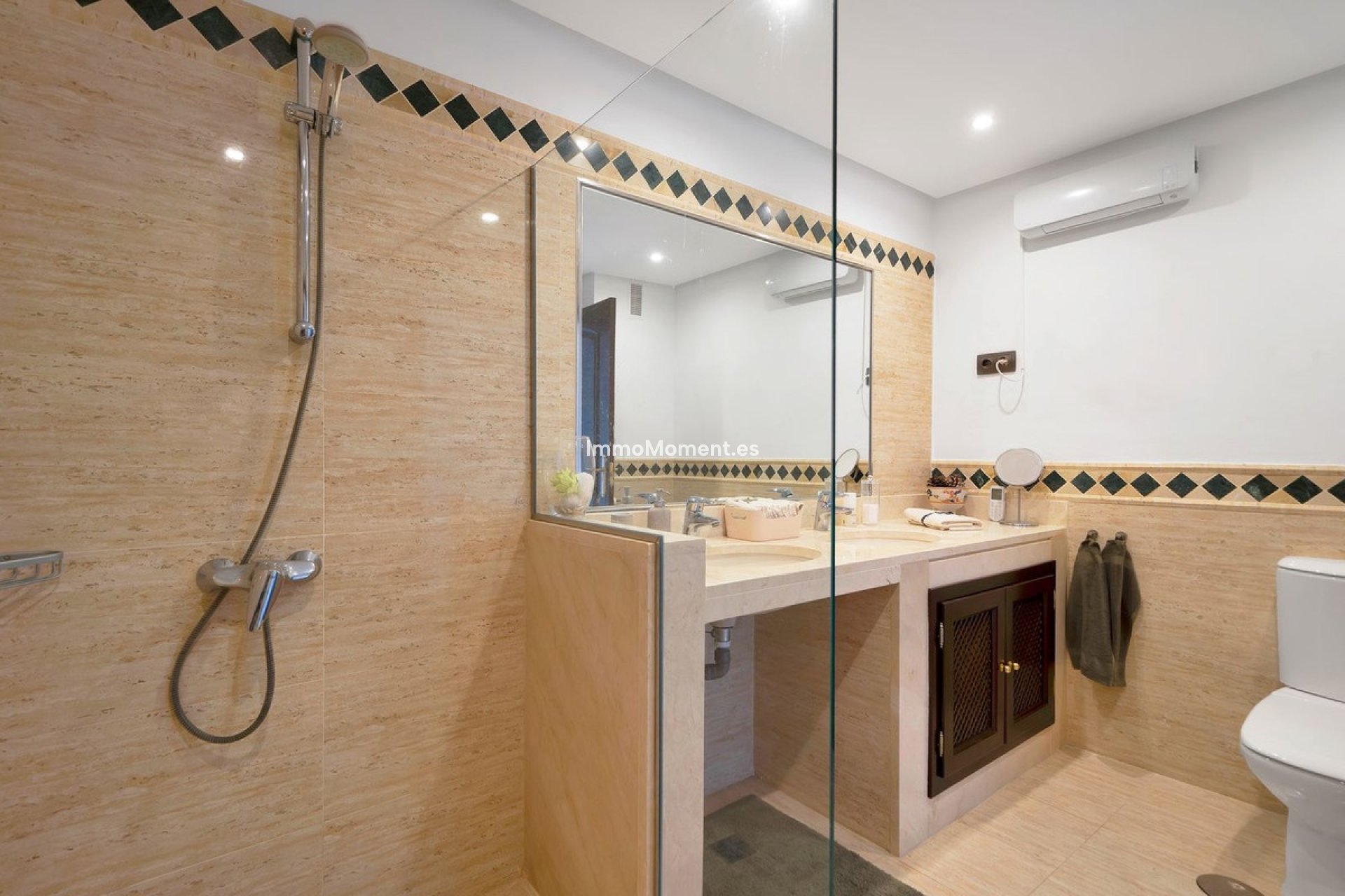 Resale - Apartment - Marbella - Elviria