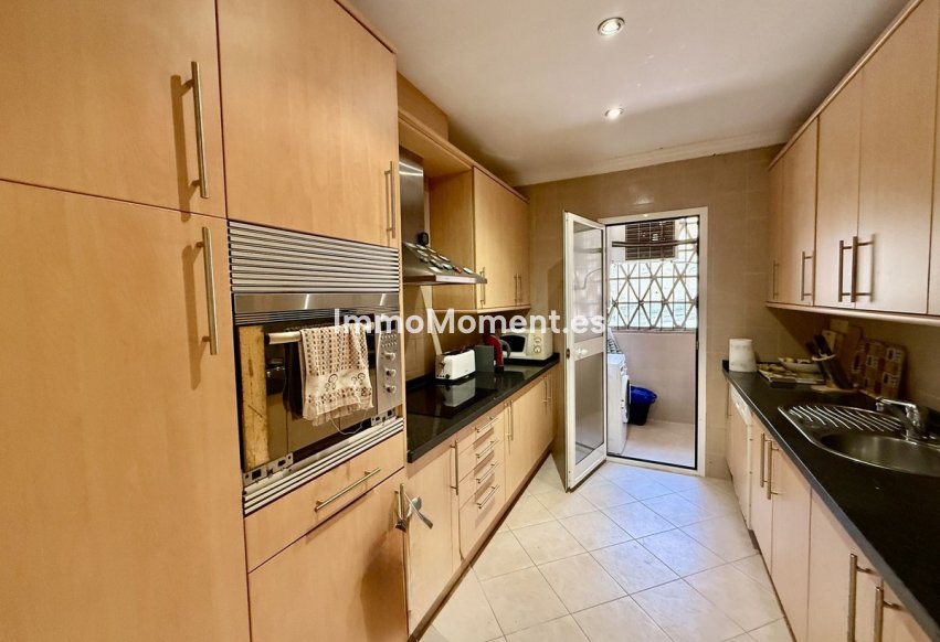 Resale - Apartment - Marbella - Elviria