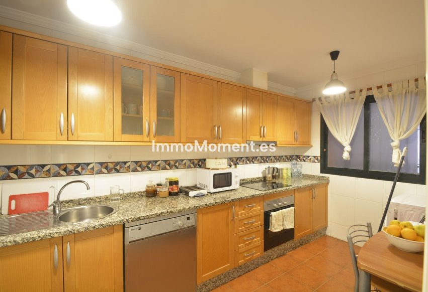 Resale - Apartment - Marbella - Elviria