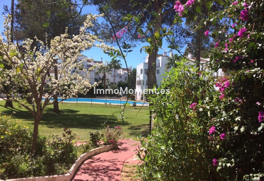 Resale - Apartment - Marbella - Elviria