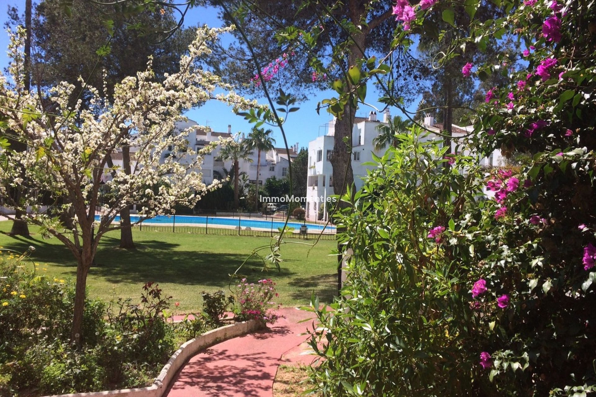 Resale - Apartment - Marbella - Elviria