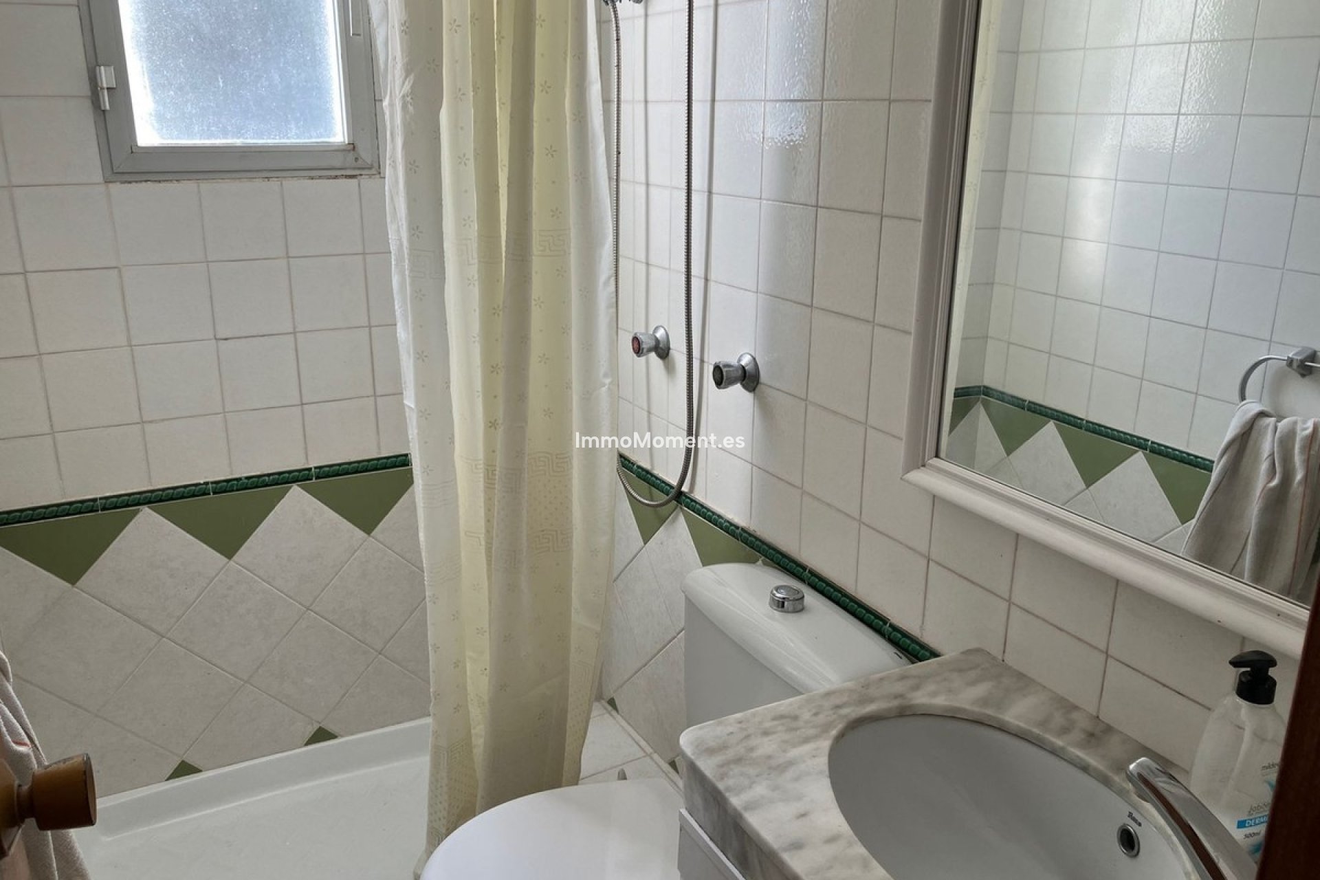 Resale - Apartment - Marbella - Elviria