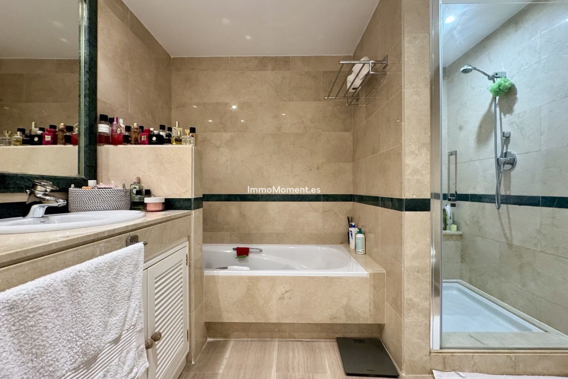 Resale - Apartment - Marbella - Elviria