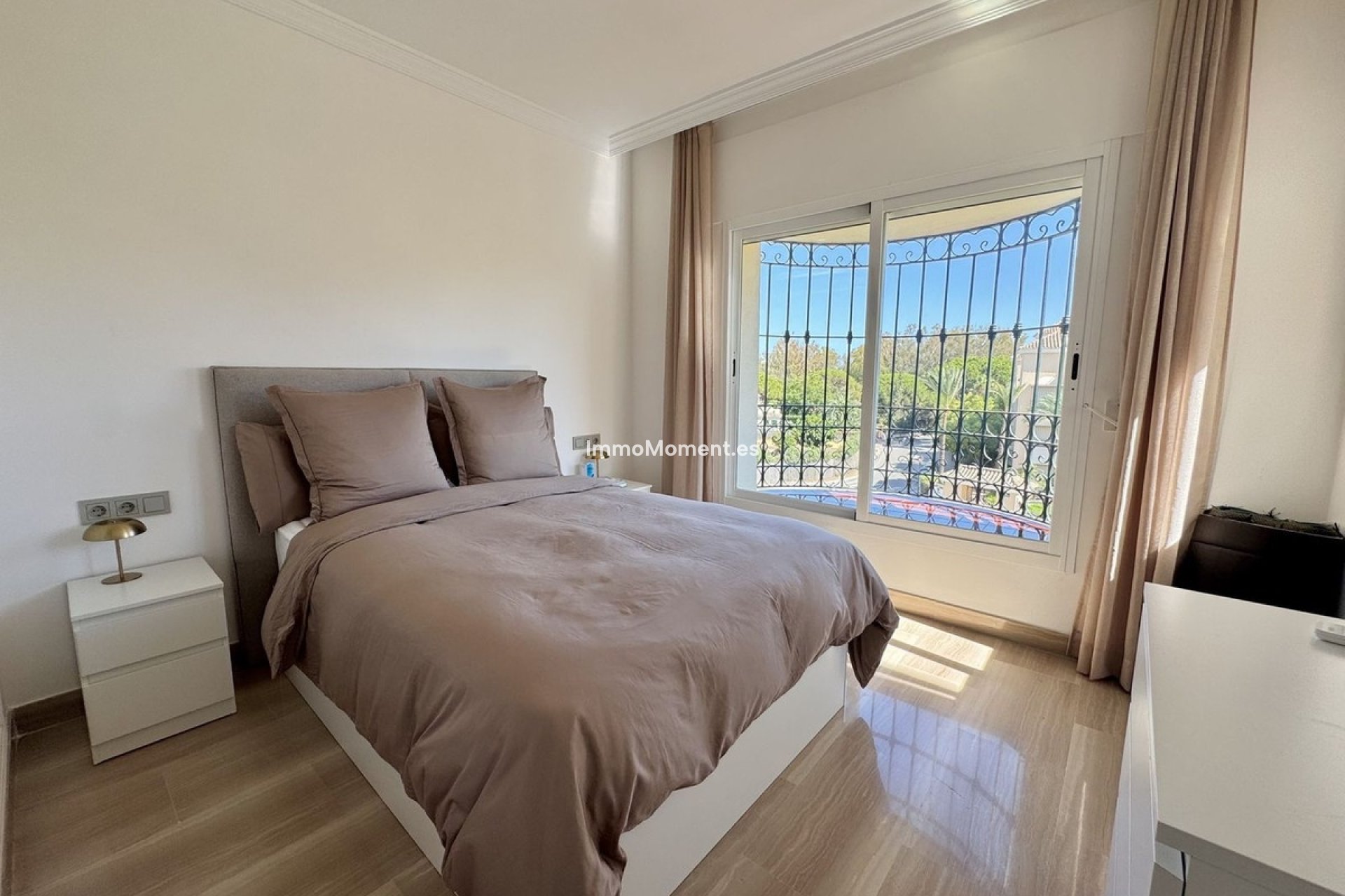 Resale - Apartment - Marbella - Elviria