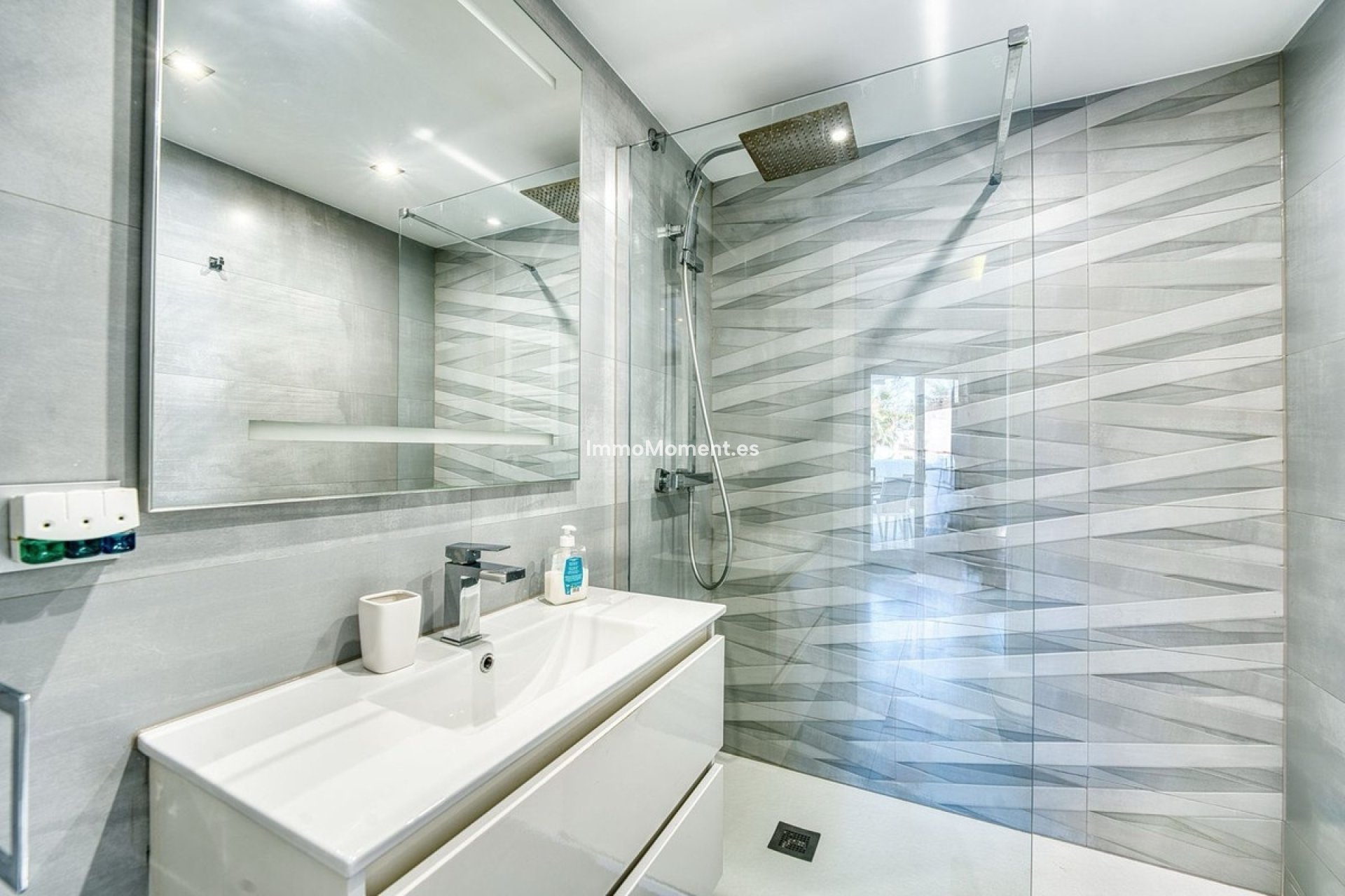 Resale - Apartment - Marbella - Elviria