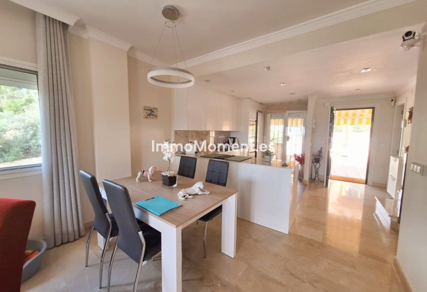 Resale - Apartment - Marbella - Elviria
