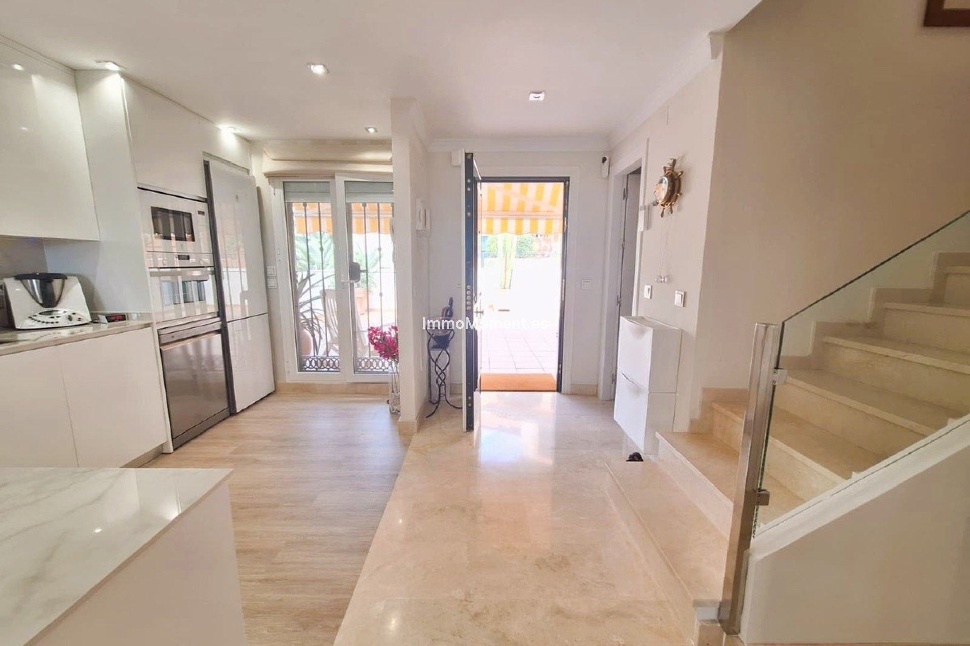 Resale - Apartment - Marbella - Elviria