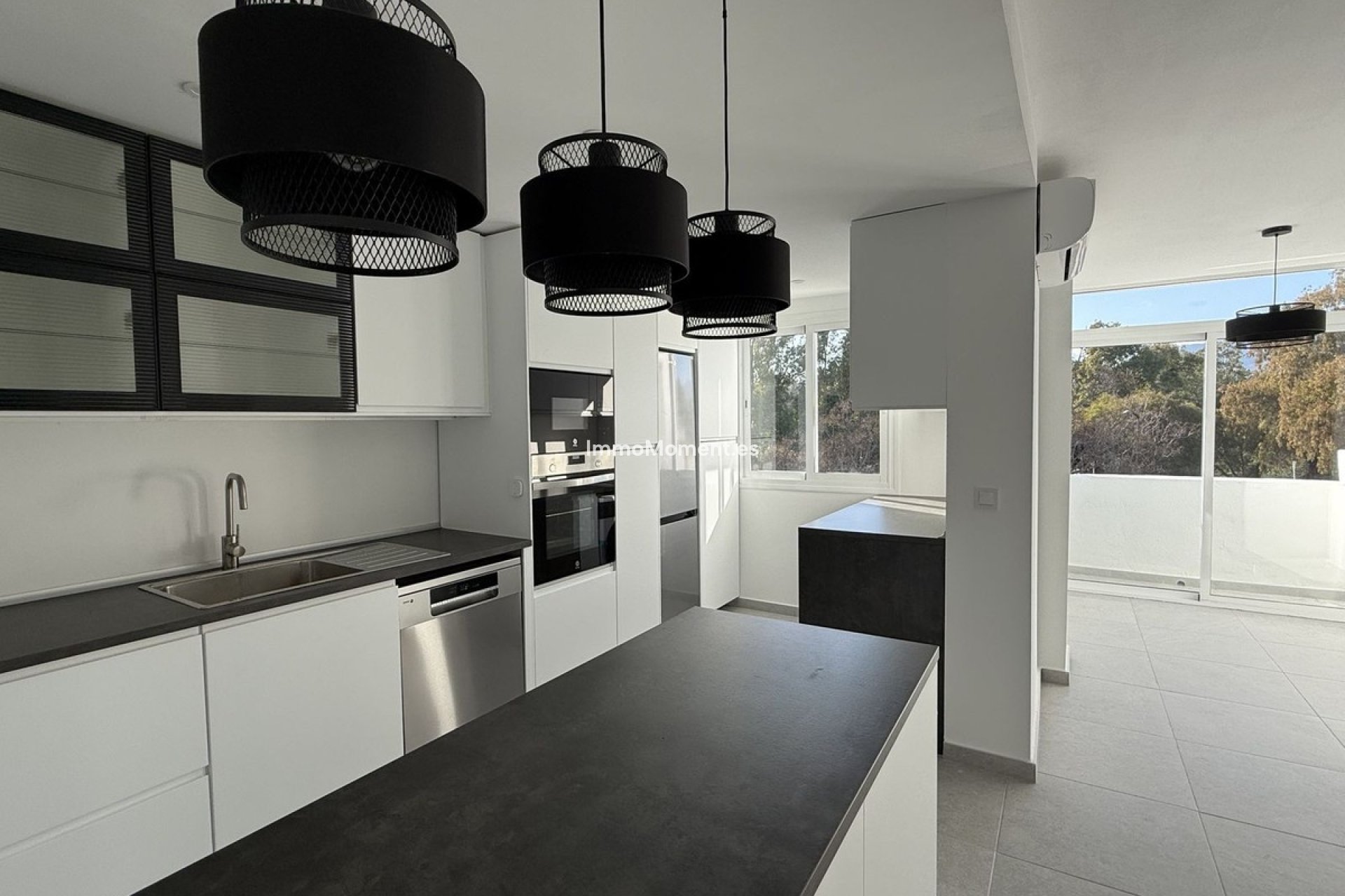 Resale - Apartment - Marbella - Elviria