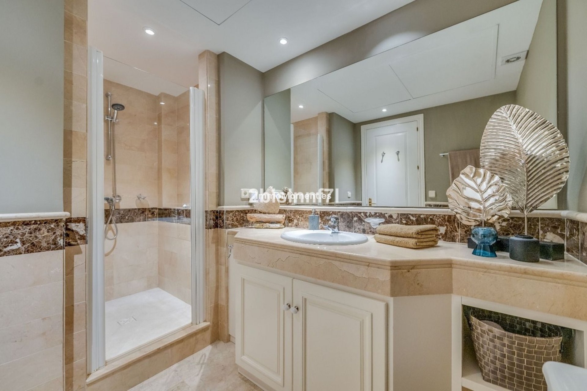 Resale - Apartment - Marbella - Elviria