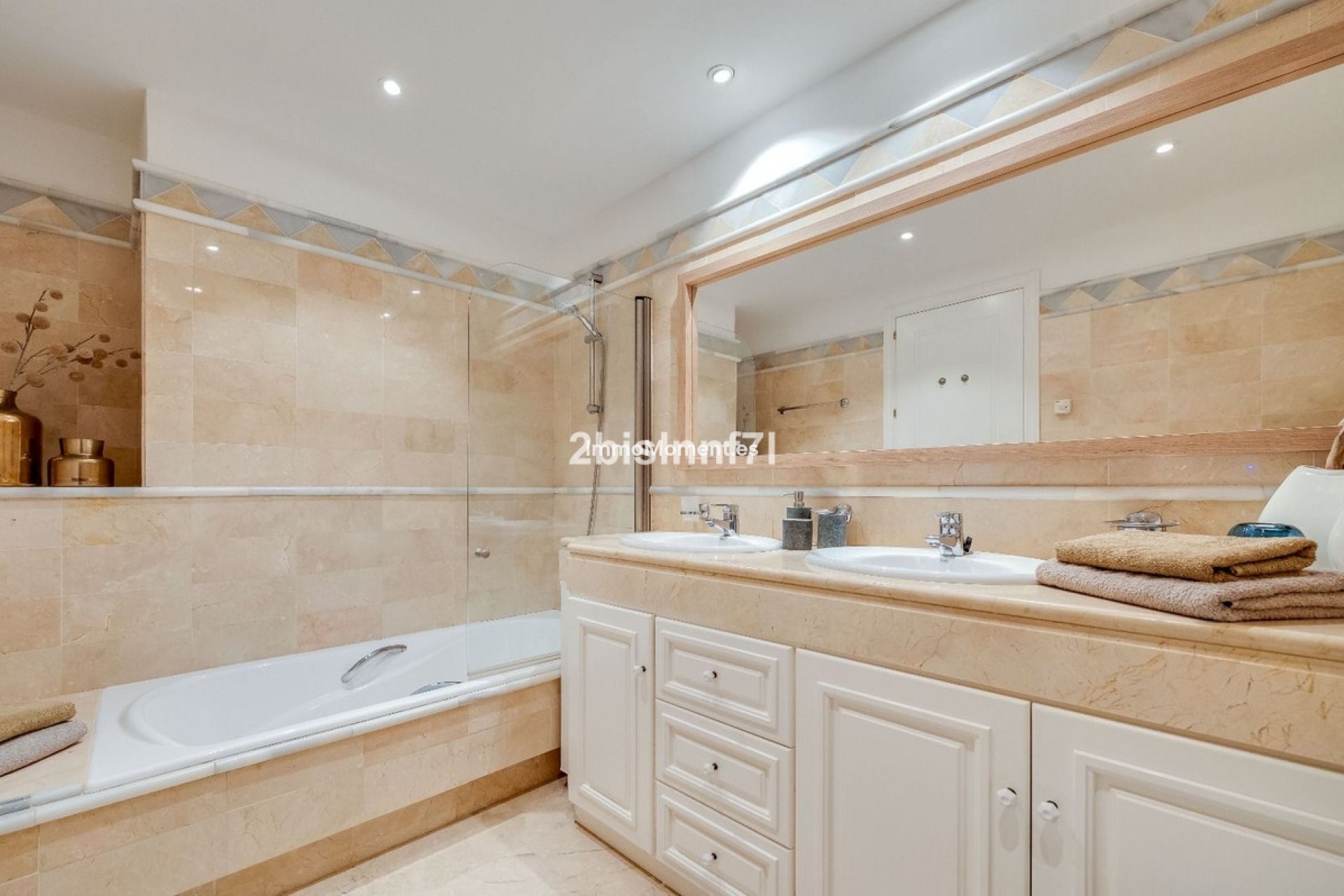 Resale - Apartment - Marbella - Elviria