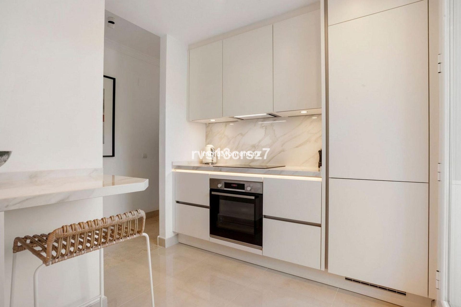 Resale - Apartment - Marbella - Elviria