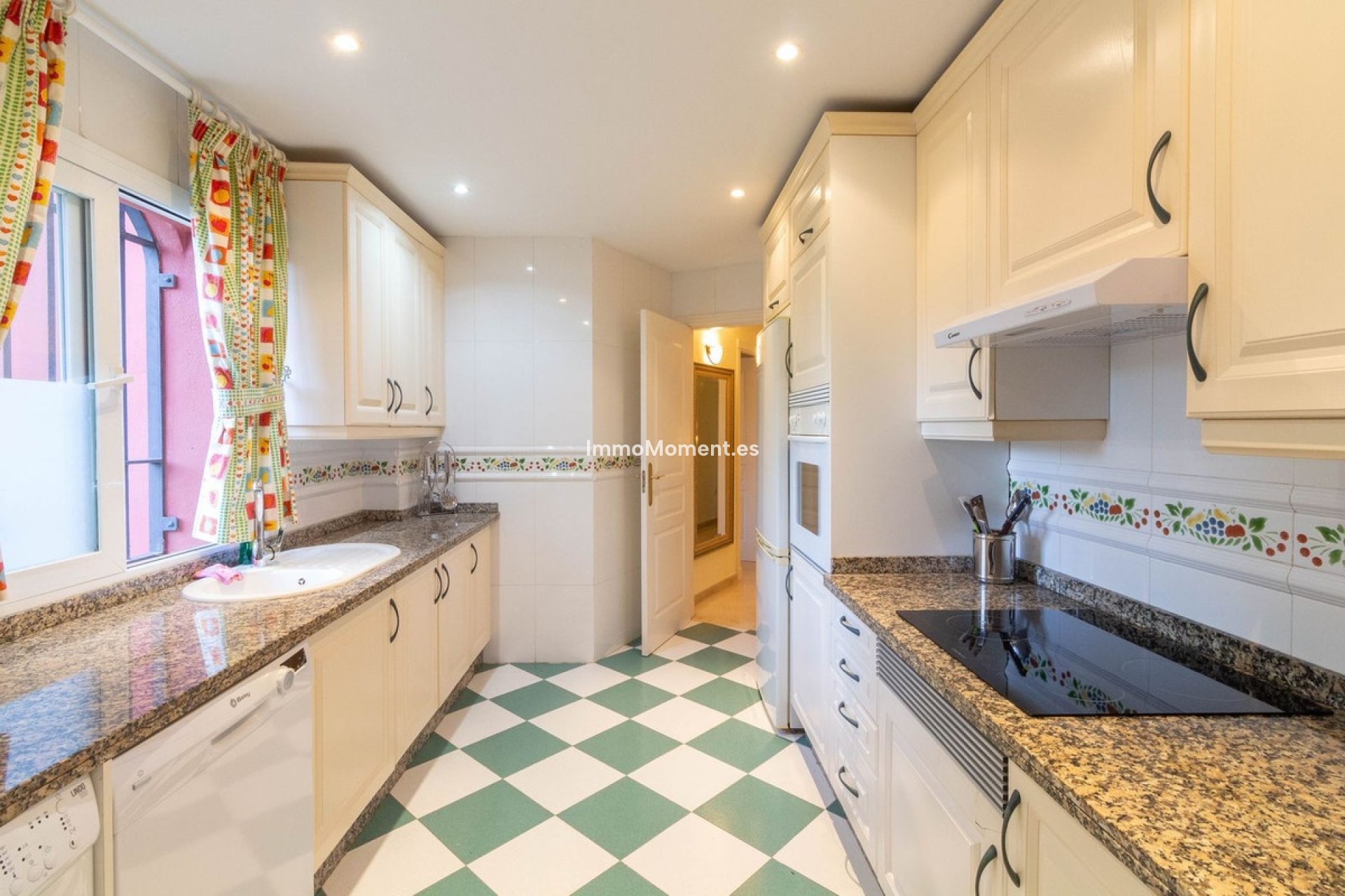 Resale - Apartment - Marbella - Elviria