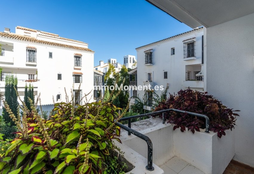 Resale - Apartment - Marbella - Elviria