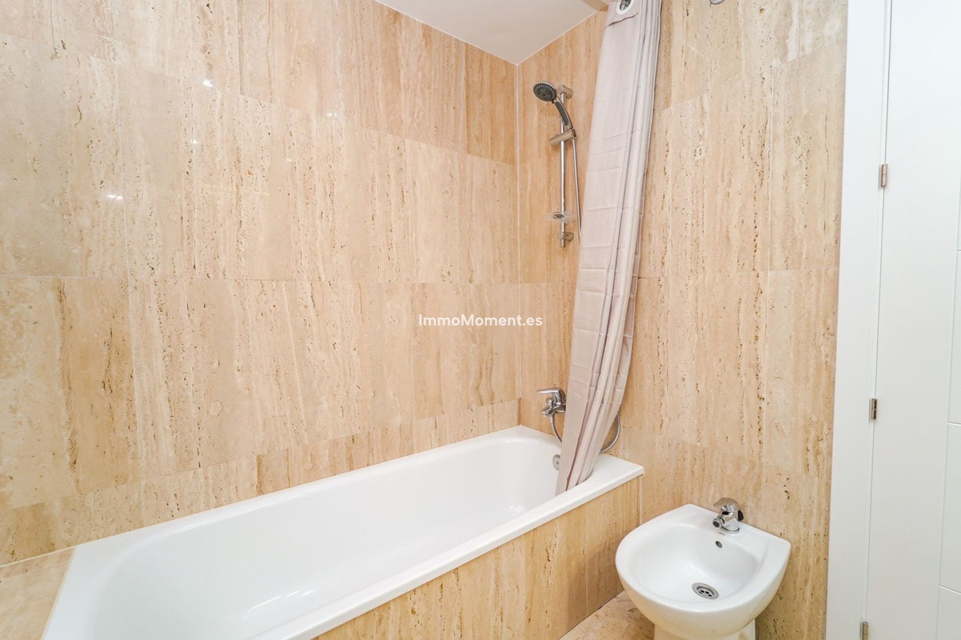 Resale - Apartment - Marbella - Elviria