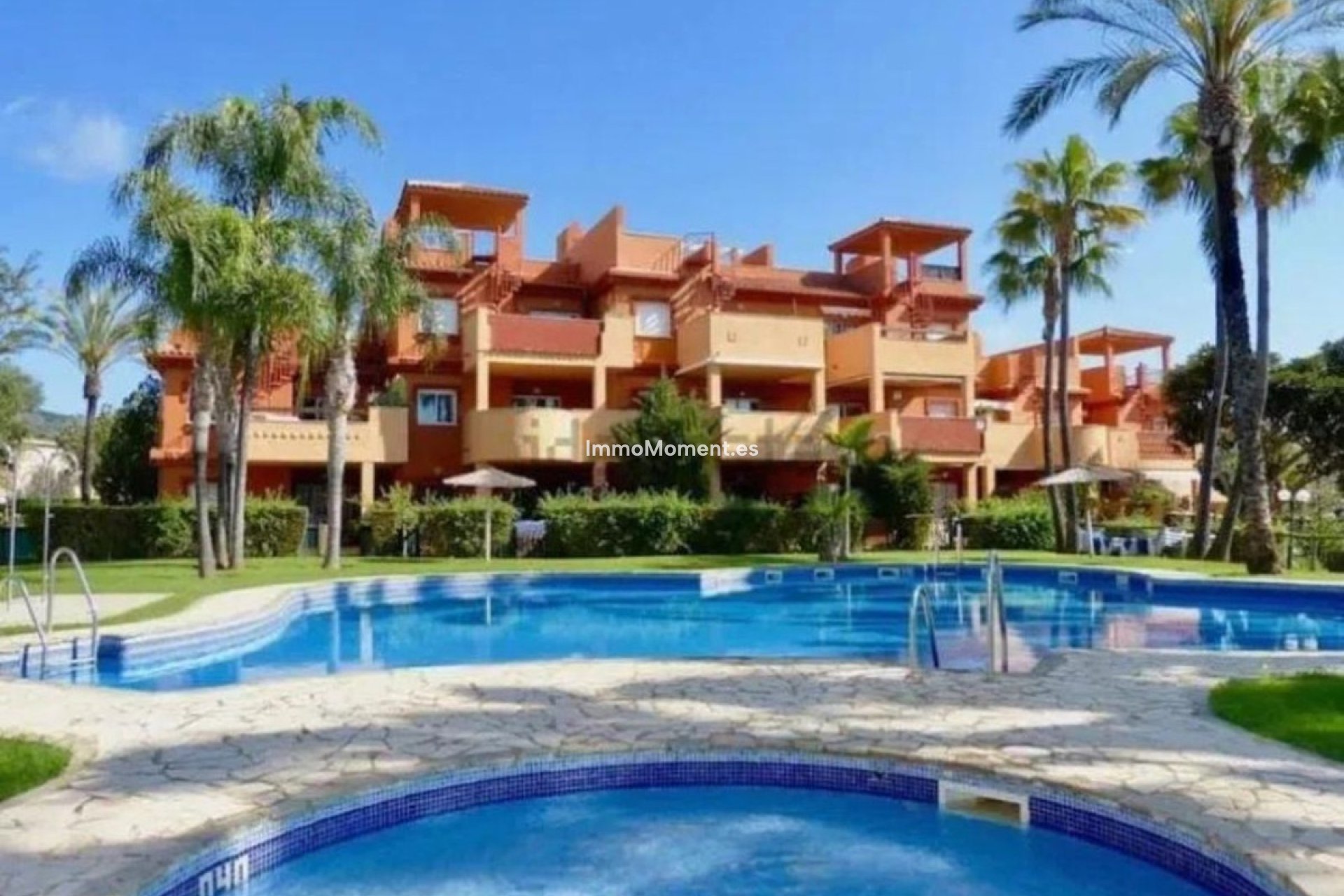 Resale - Apartment - Marbella - Elviria
