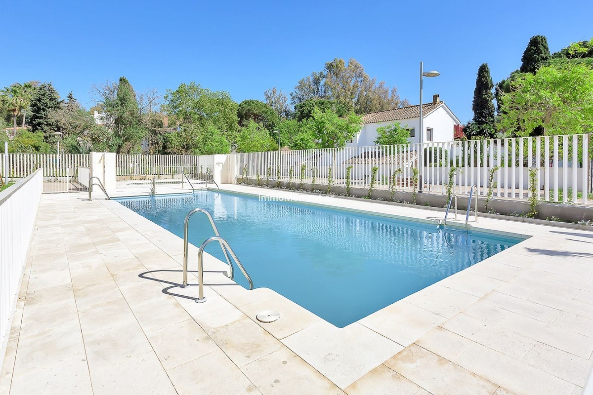 Resale - Apartment - Marbella - Elviria