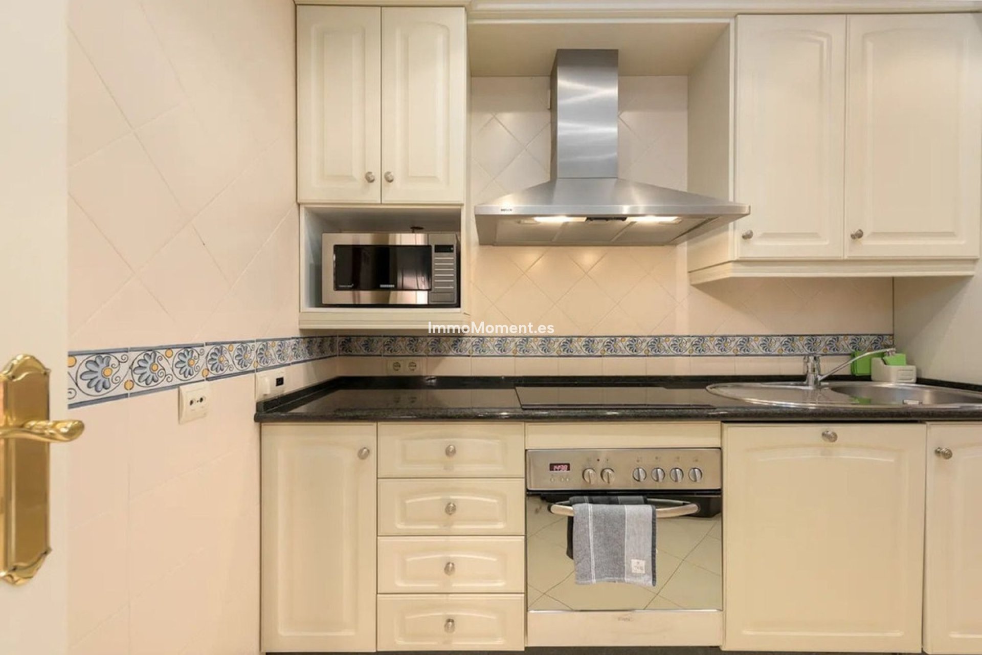 Resale - Apartment - Marbella - Elviria