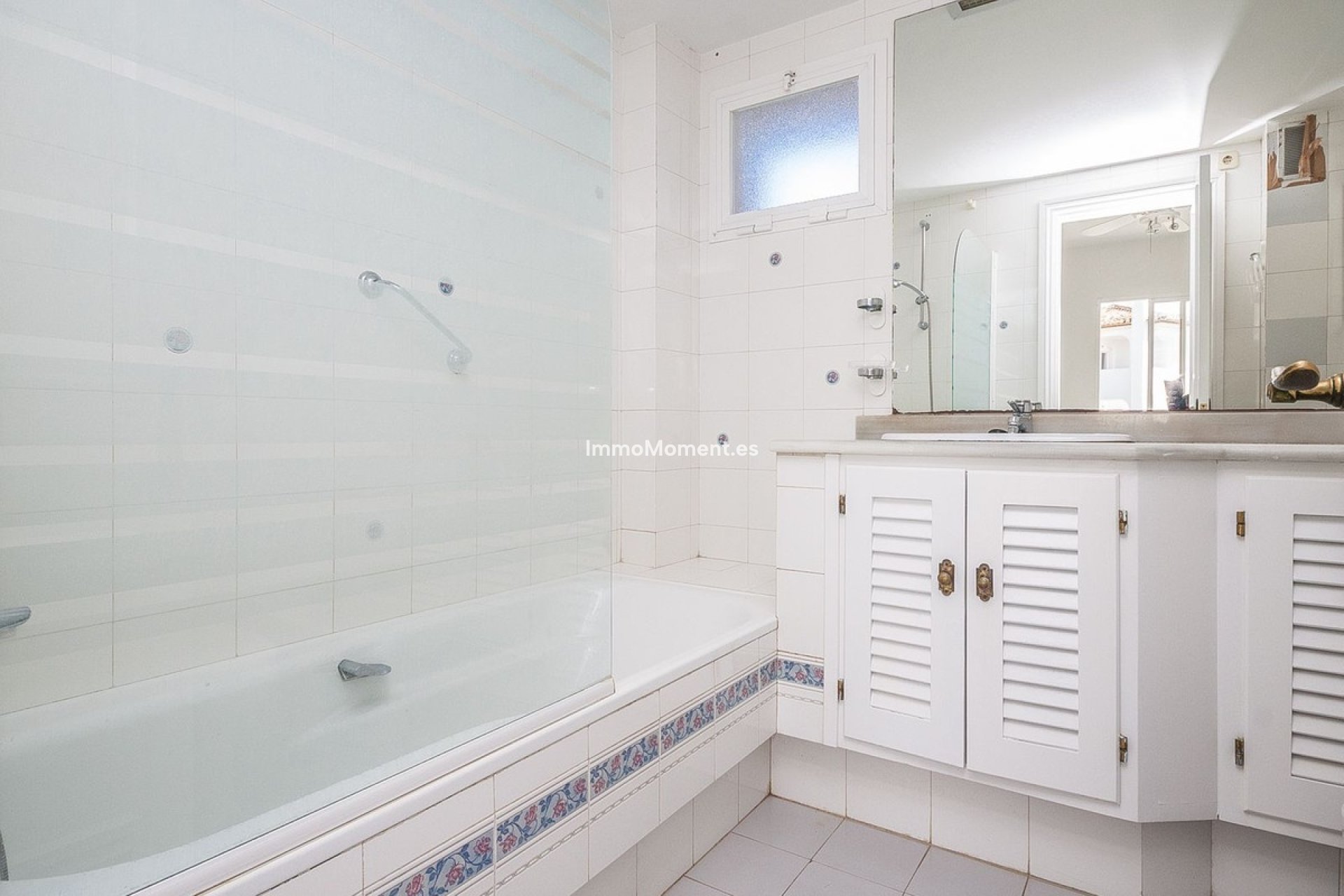 Resale - Apartment - Marbella - Elviria