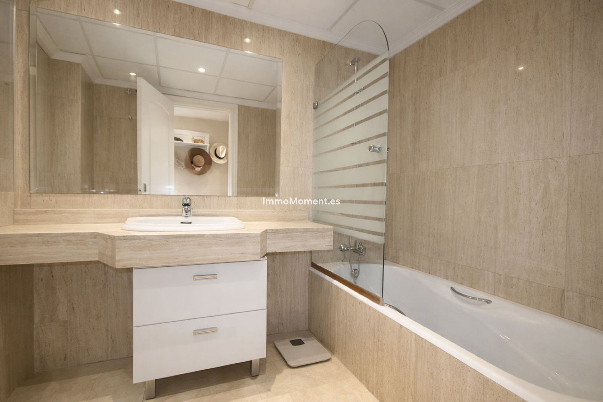 Resale - Apartment - Marbella - Elviria